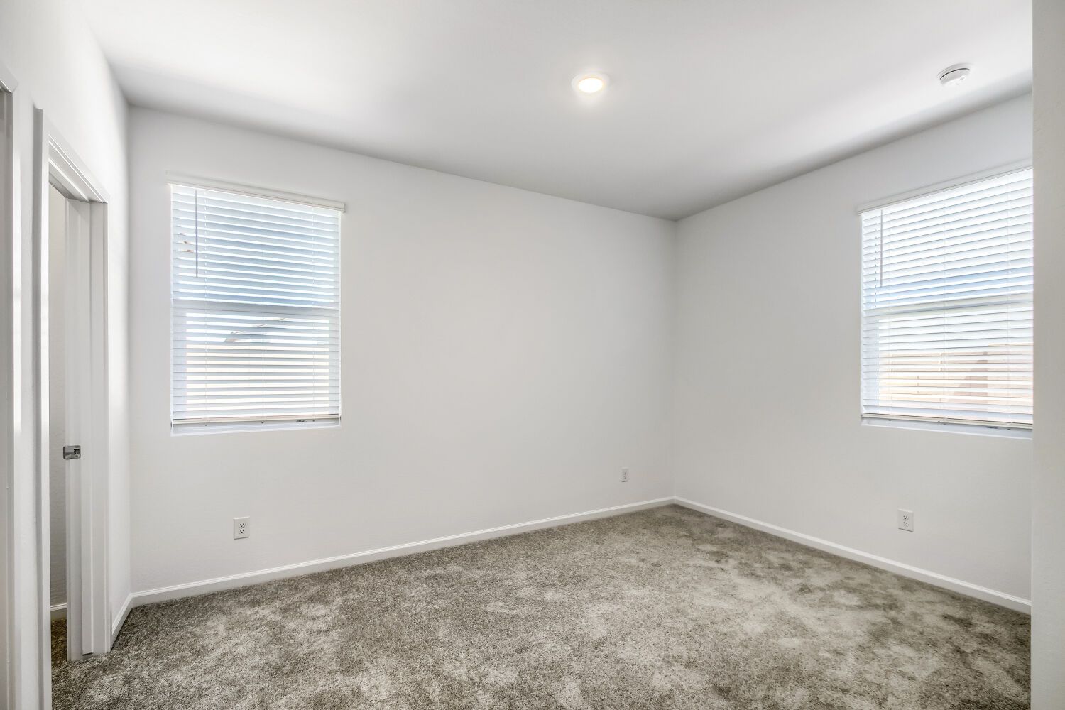 18758 W Sandlewood Dr   Web Quality   007   07 Primary Bedroom