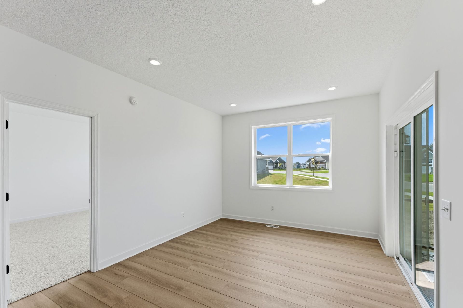4 Watermark Brisbane QMI H S20749548334 Dining Room 1of2 F1
