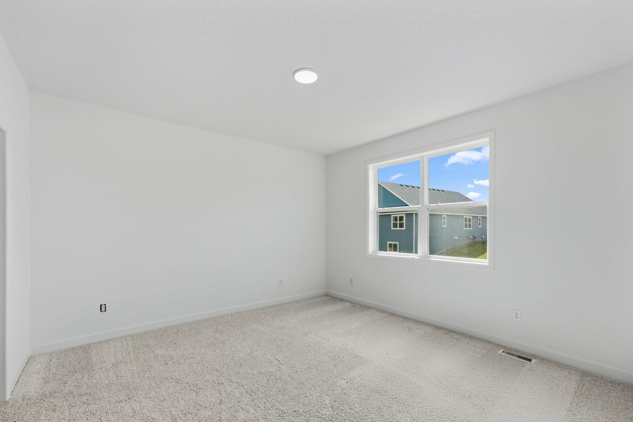 15 Watermark Brisbane QMI H S20749548334 Owners Bedroom 1of2 F1
