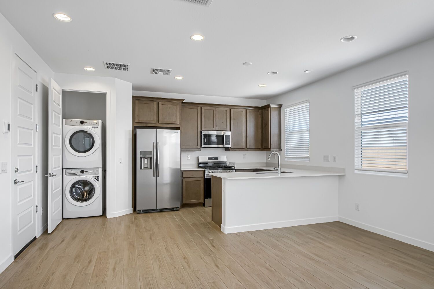 17598 W EL CORTEZ PL   Web Quality   005   05 Kitchen