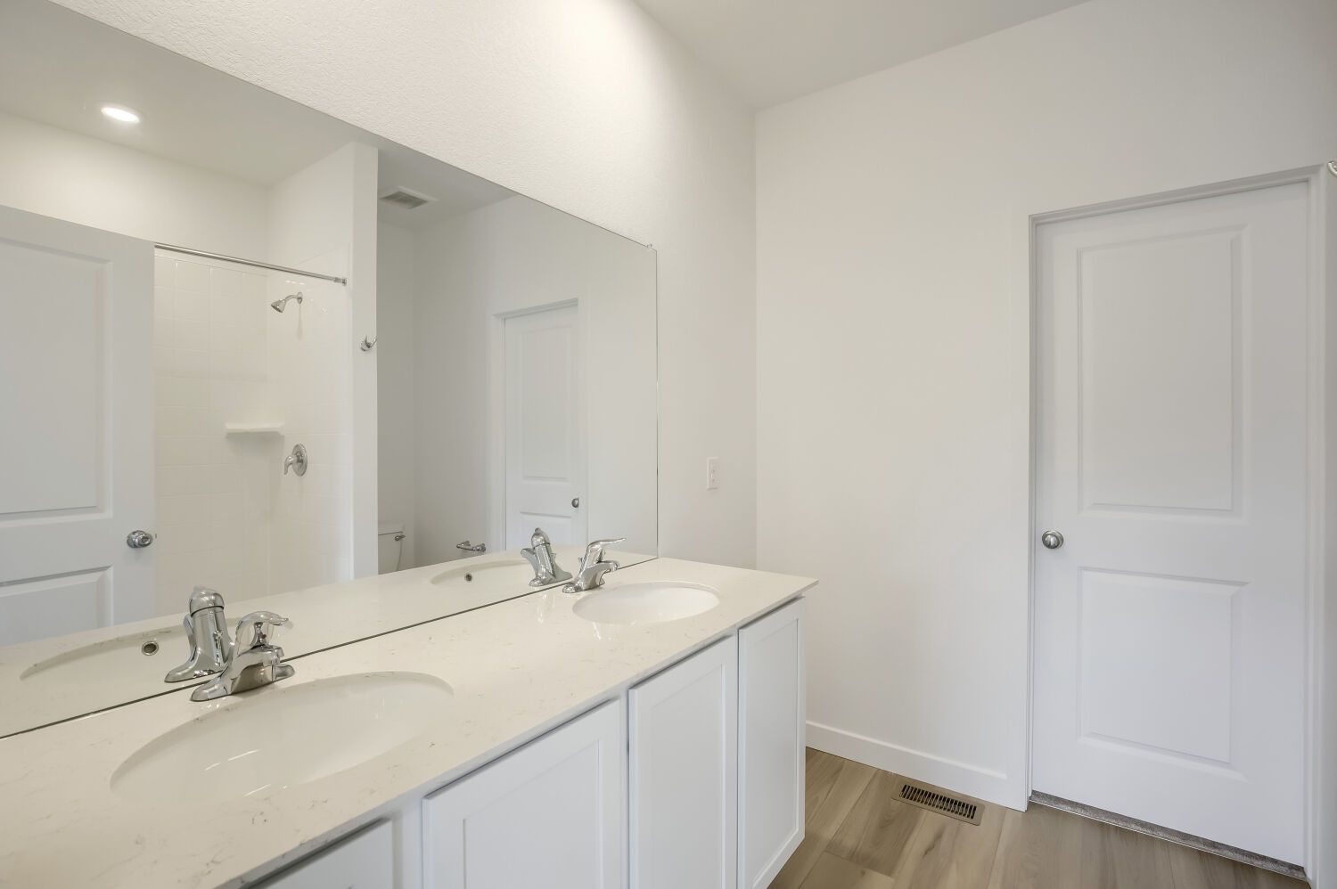 1790 Drumming Drive Owner's Suite Bathroom