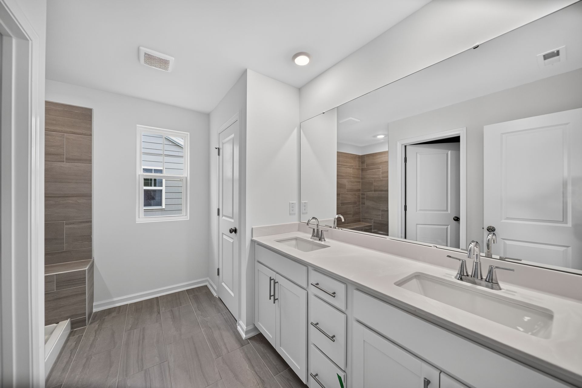 23 516 Whale Cv Wy Bathroom 1930