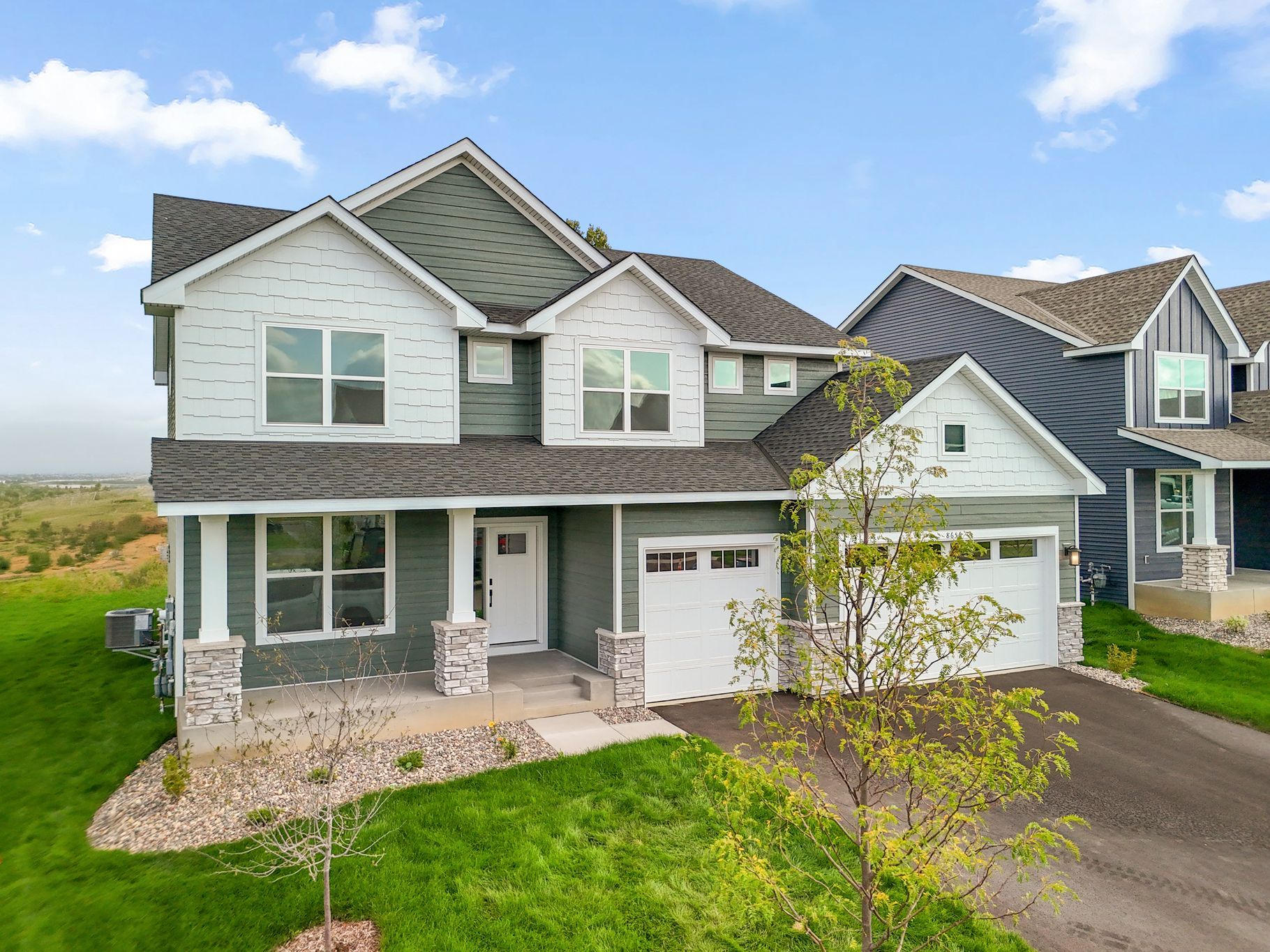 2 Westwind Lewis QMI H S1102 Front Yard 2of3 F1