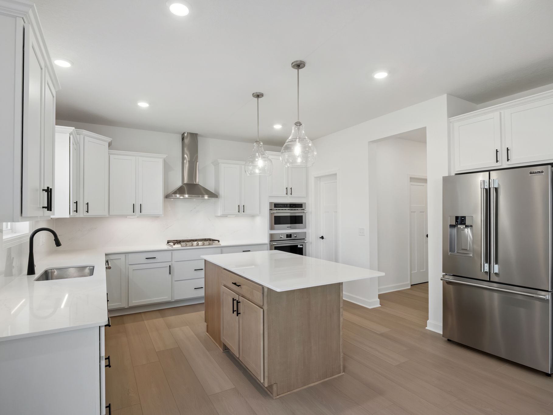 12 Westwind Lewis QMI H S1102 Kitchen 1of2 F1
