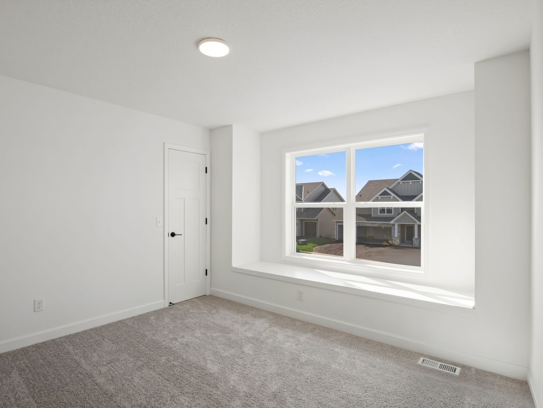 5 Westwind Lewis QMI H S1102 Bedroom 1of3 F0
