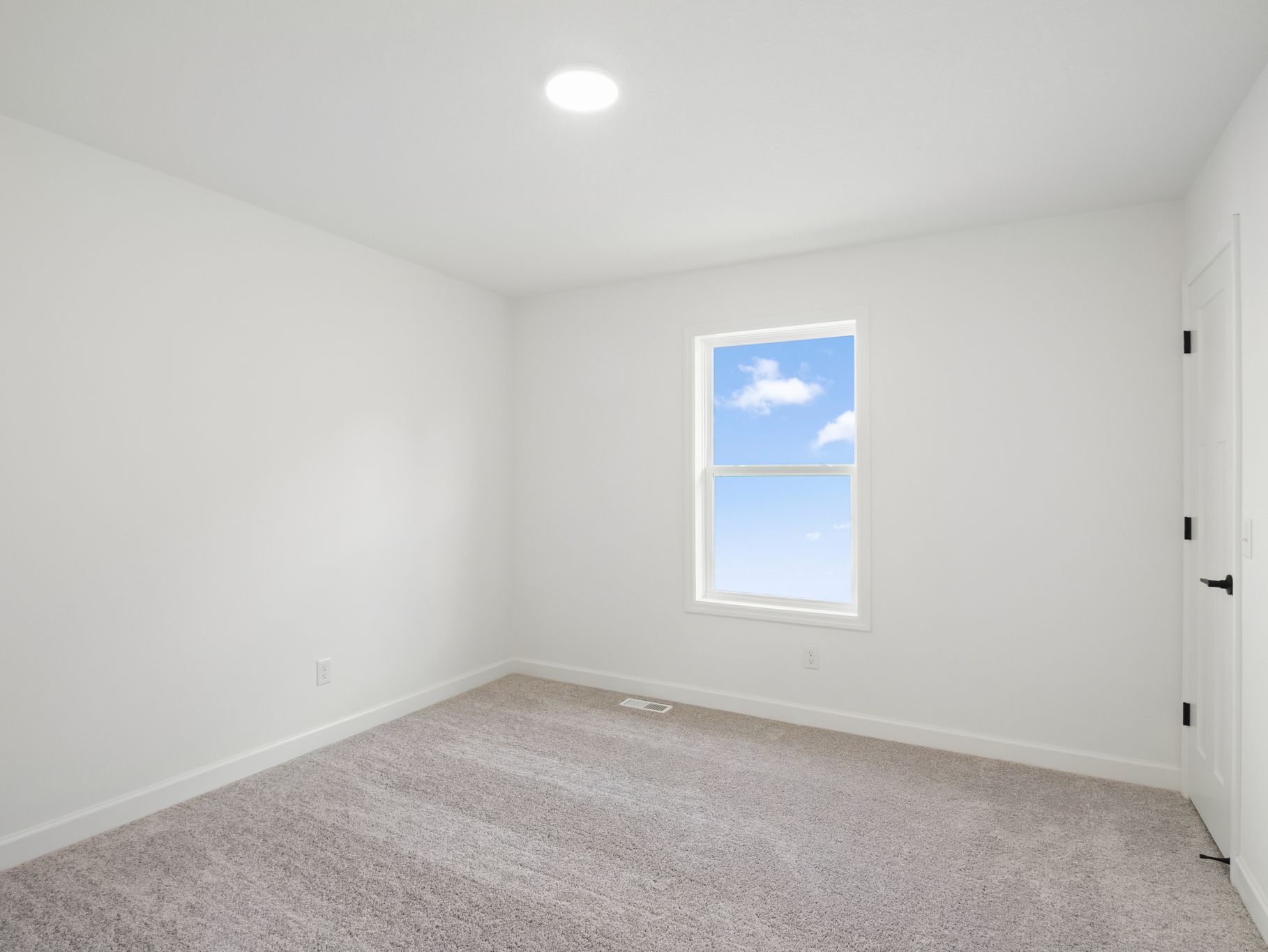 7 Westwind Lewis QMI H S1102 Bedroom 3of3 F2