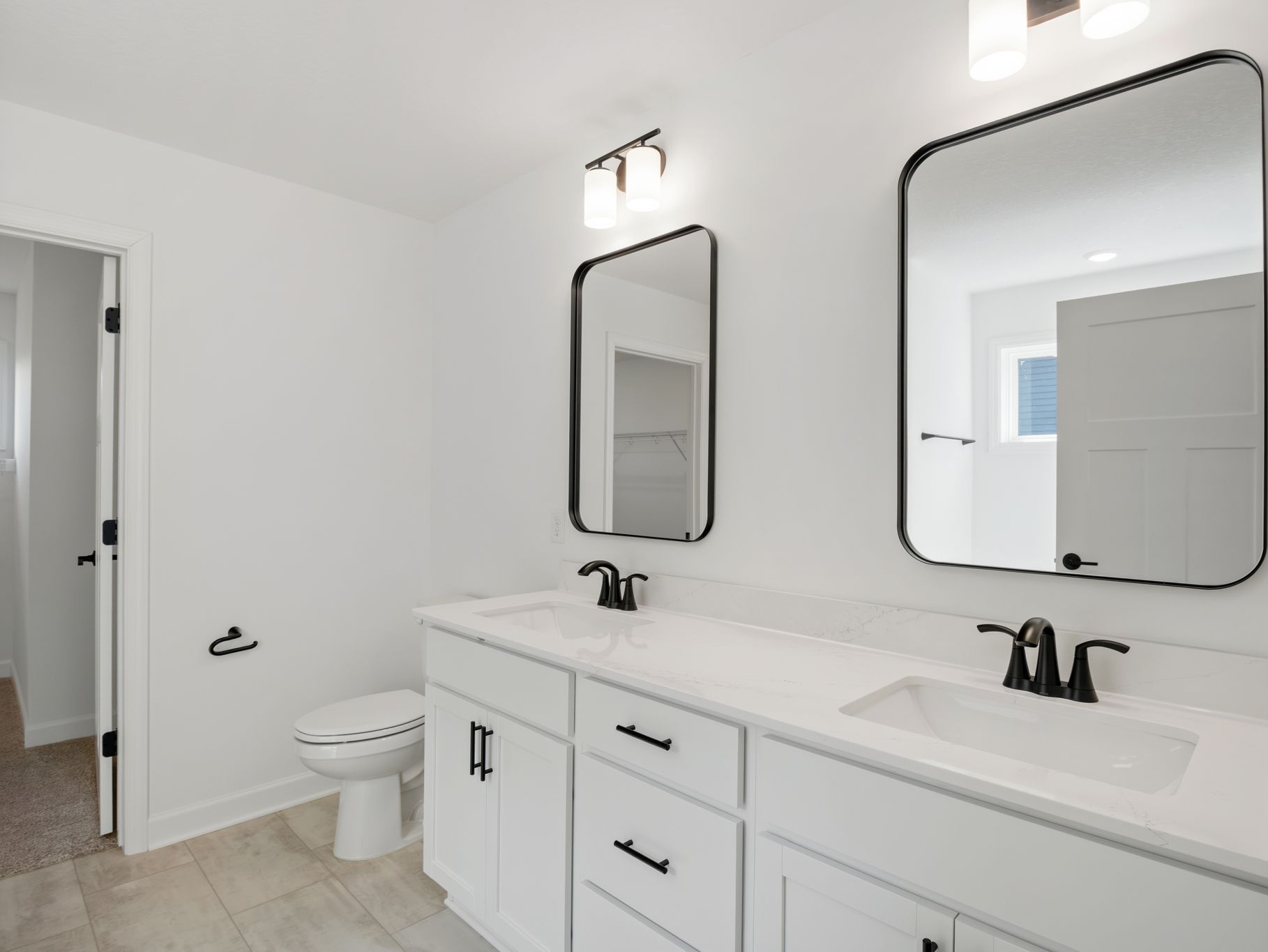 16 Westwind Lewis QMI H S1102 Owners Bathroom 1of2 F2