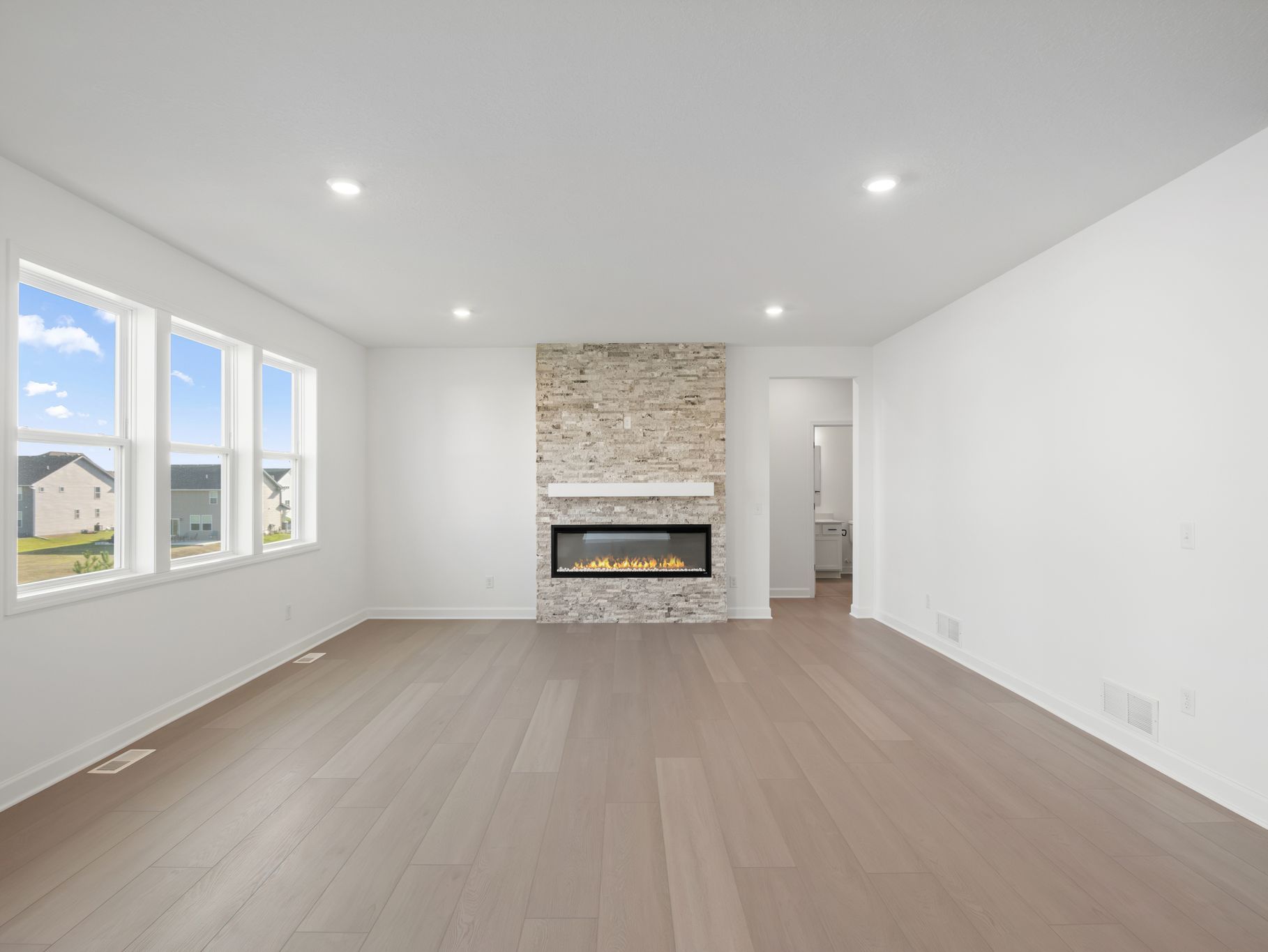10 Westwind Mc Kinley QMI H S1508 Great Room F1