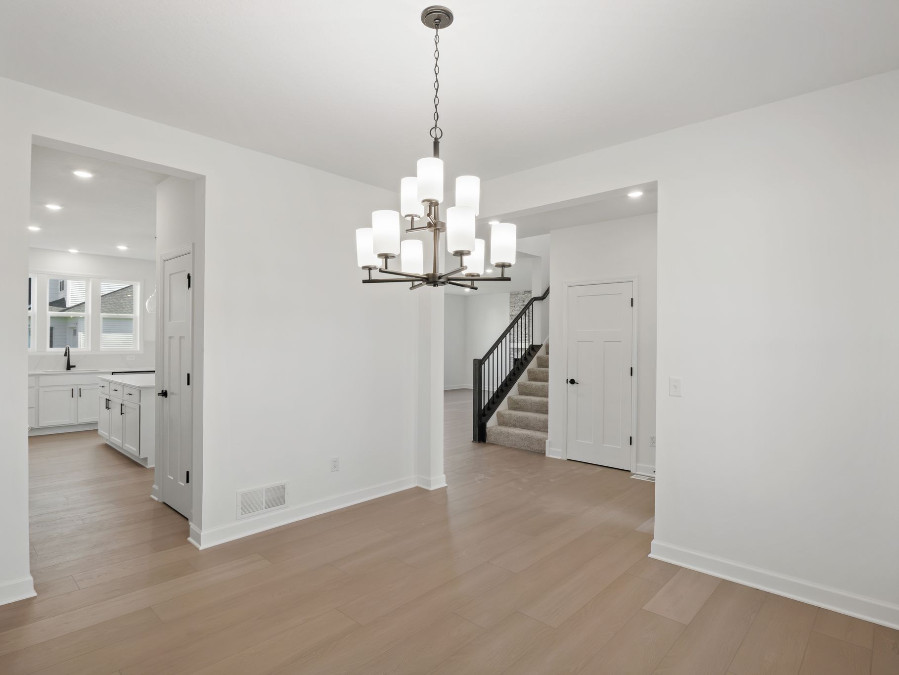 8 Westwind Mc Kinley QMI H S1508 Dining Room F1