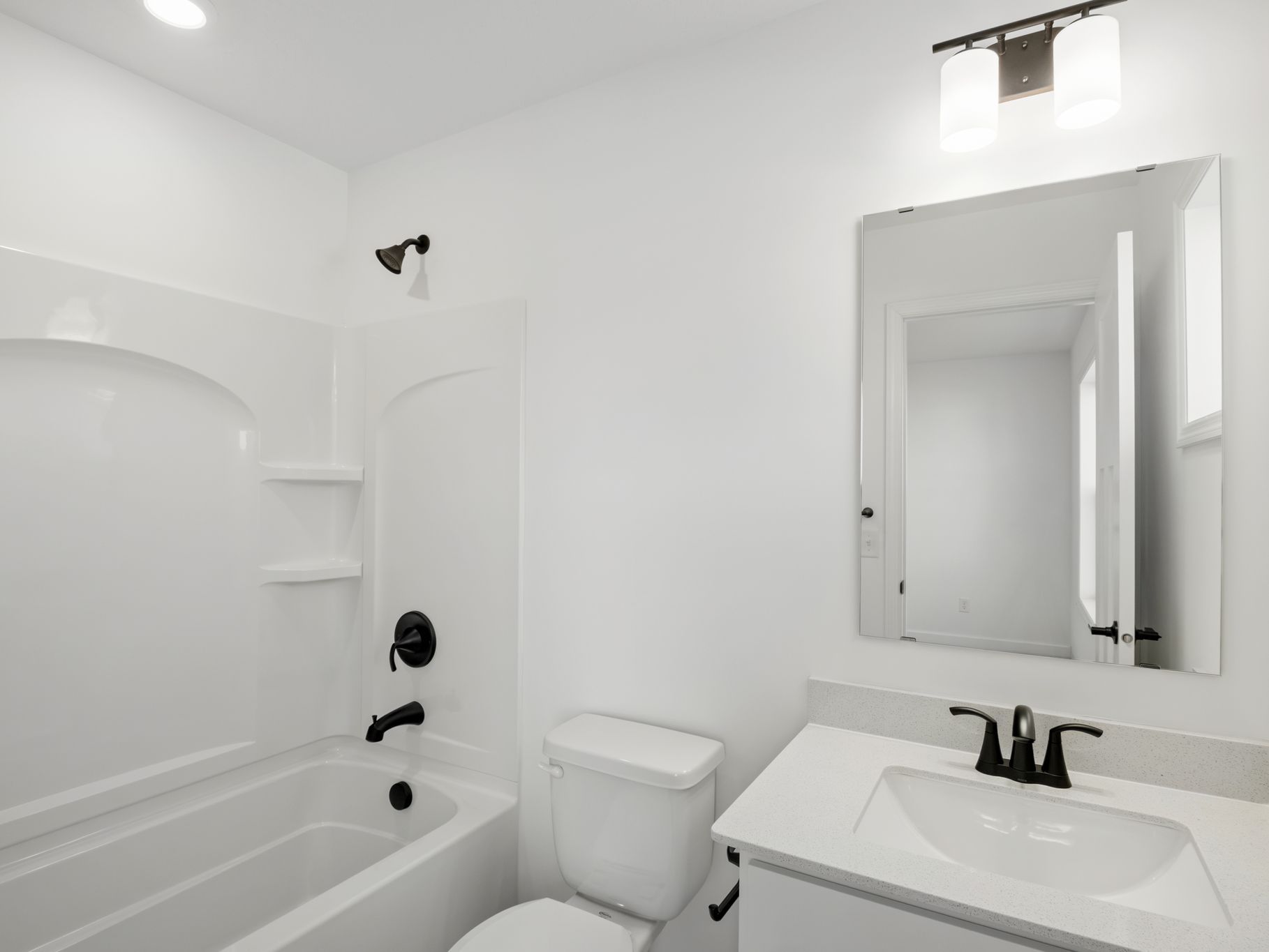 4 Westwind Mc Kinley QMI H S1508 Bathroom 2of2 F2