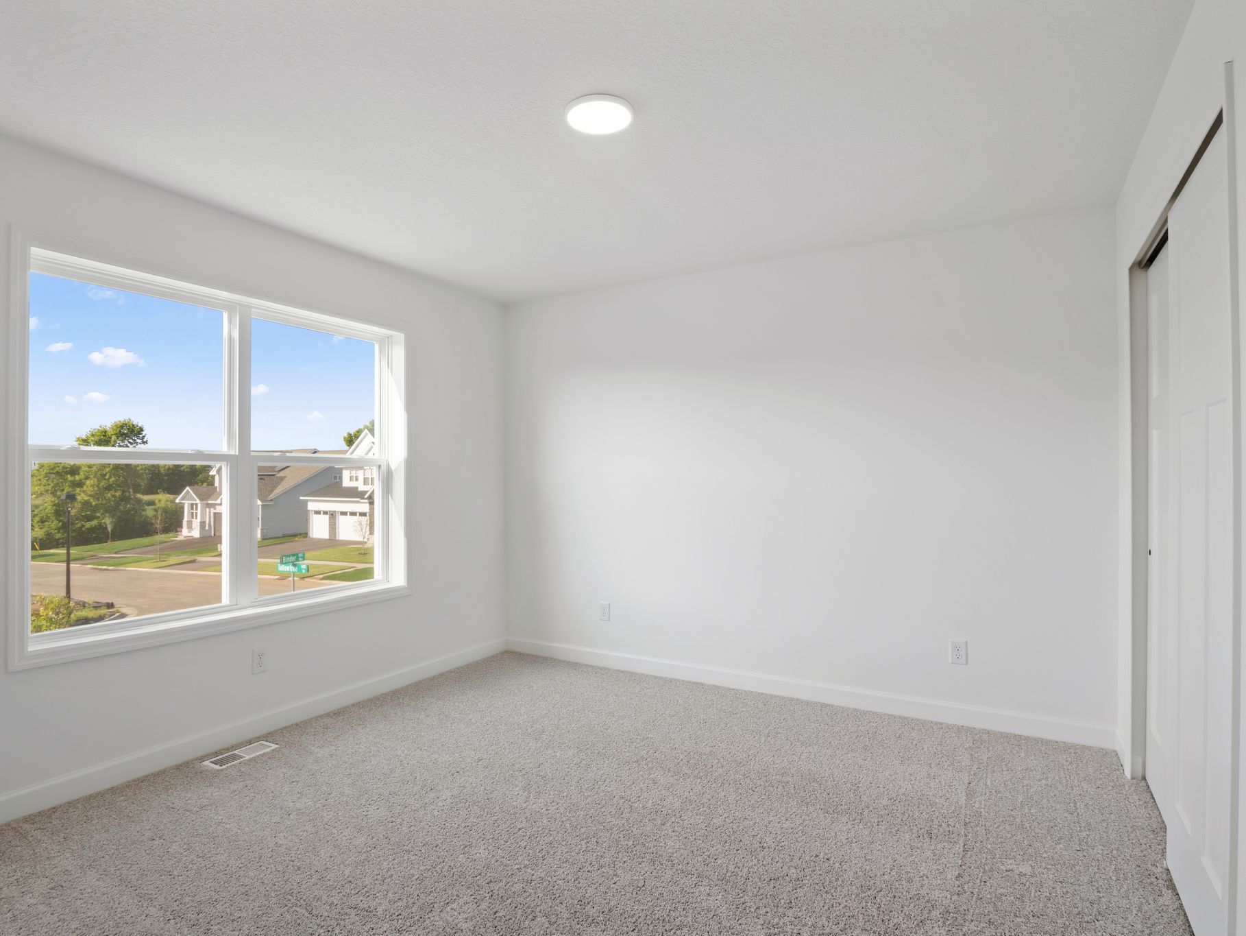 5 Westwind Mc Kinley QMI H S1508 Bedroom 1of3 F2