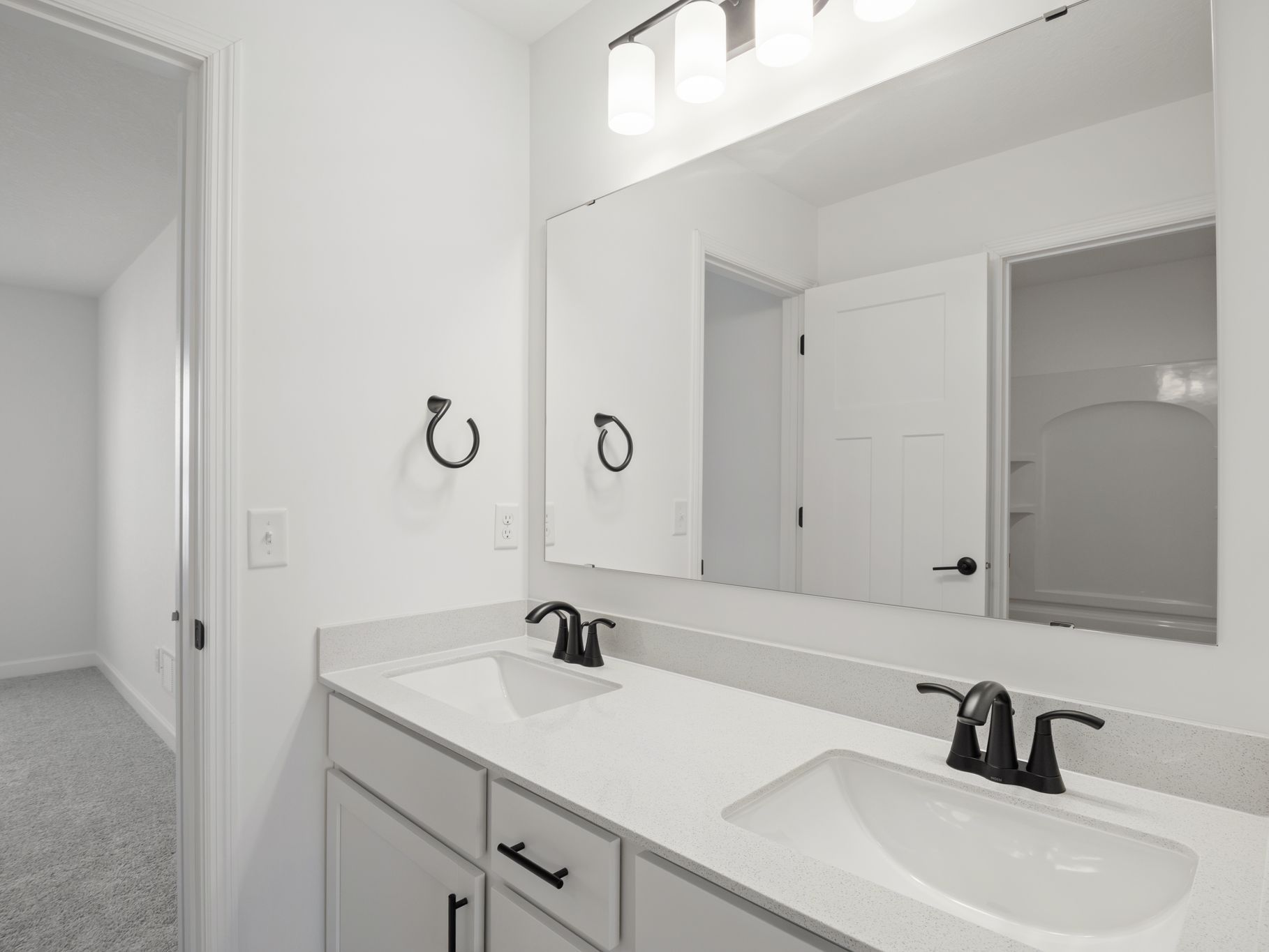 14 Westwind Mc Kinley QMI H S1508 Owners Bathroom 1of3 F2