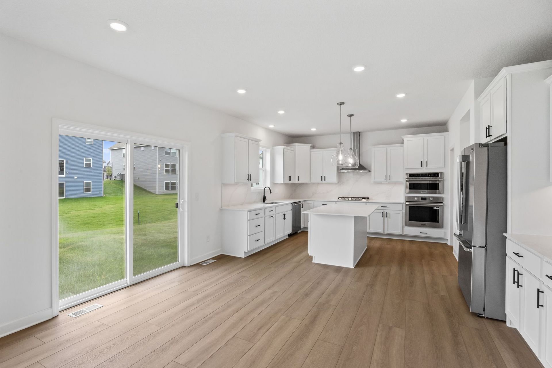 6 Amber Fields Lewis QMI H Sf309 Dining Room F1
