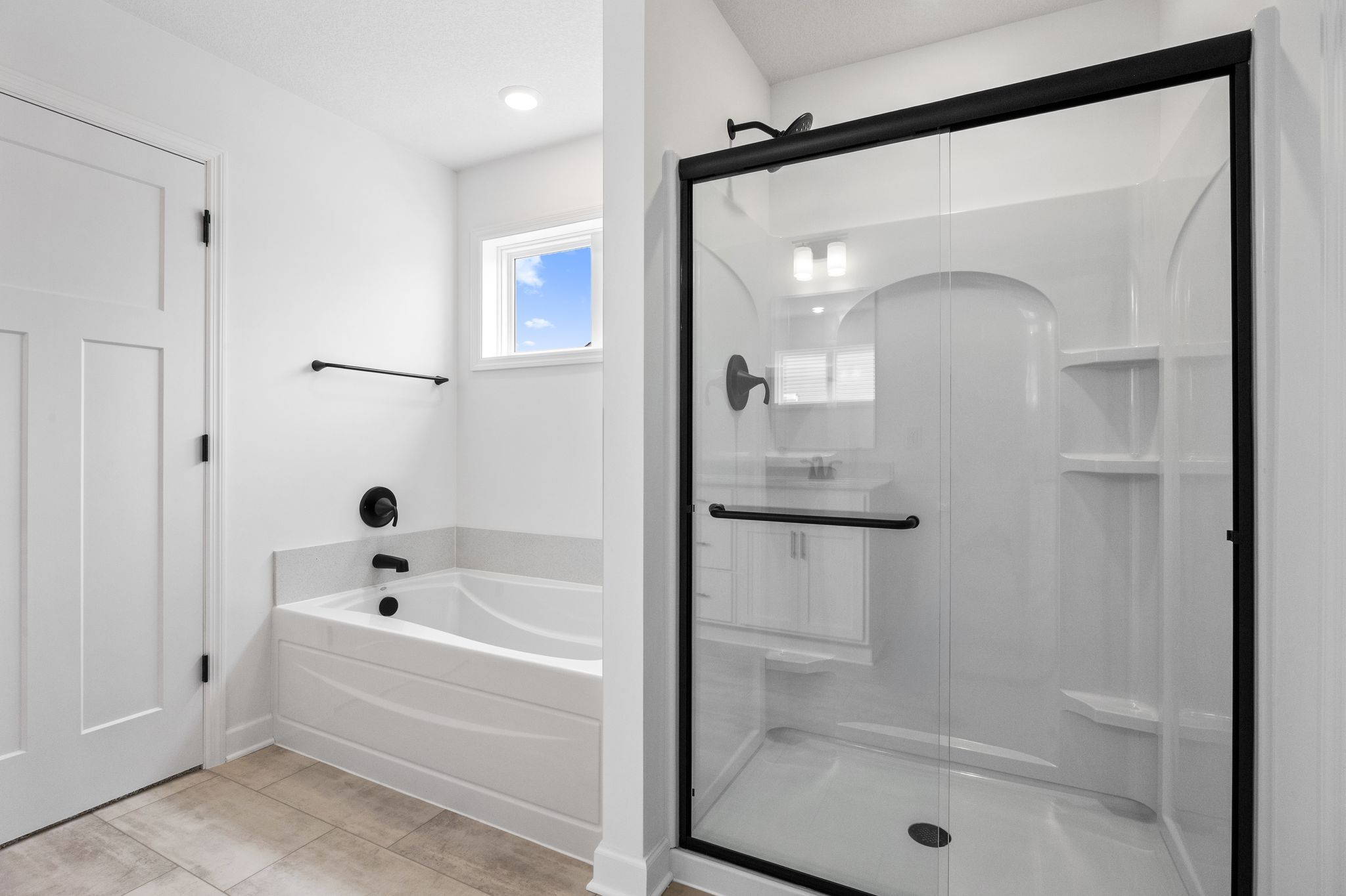 13 Amber Fields Lewis QMI H Sf309 Owners Bathroom 2of2 F2