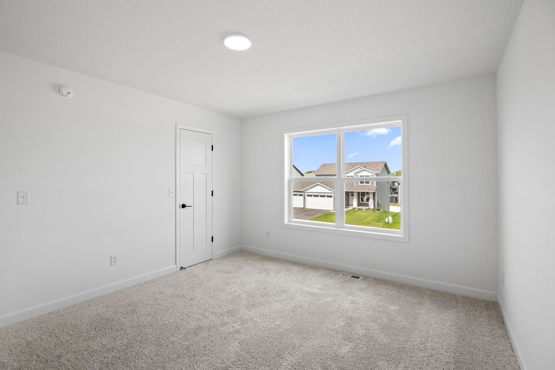 5 Amber Fields Lewis QMI H Sf309 Bedroom 2of2 F2