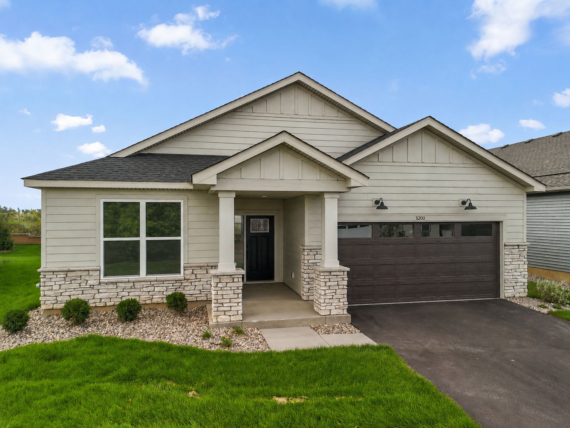 2 Westwind Salerno QMI H S3521 Front Yard 2of3 F1