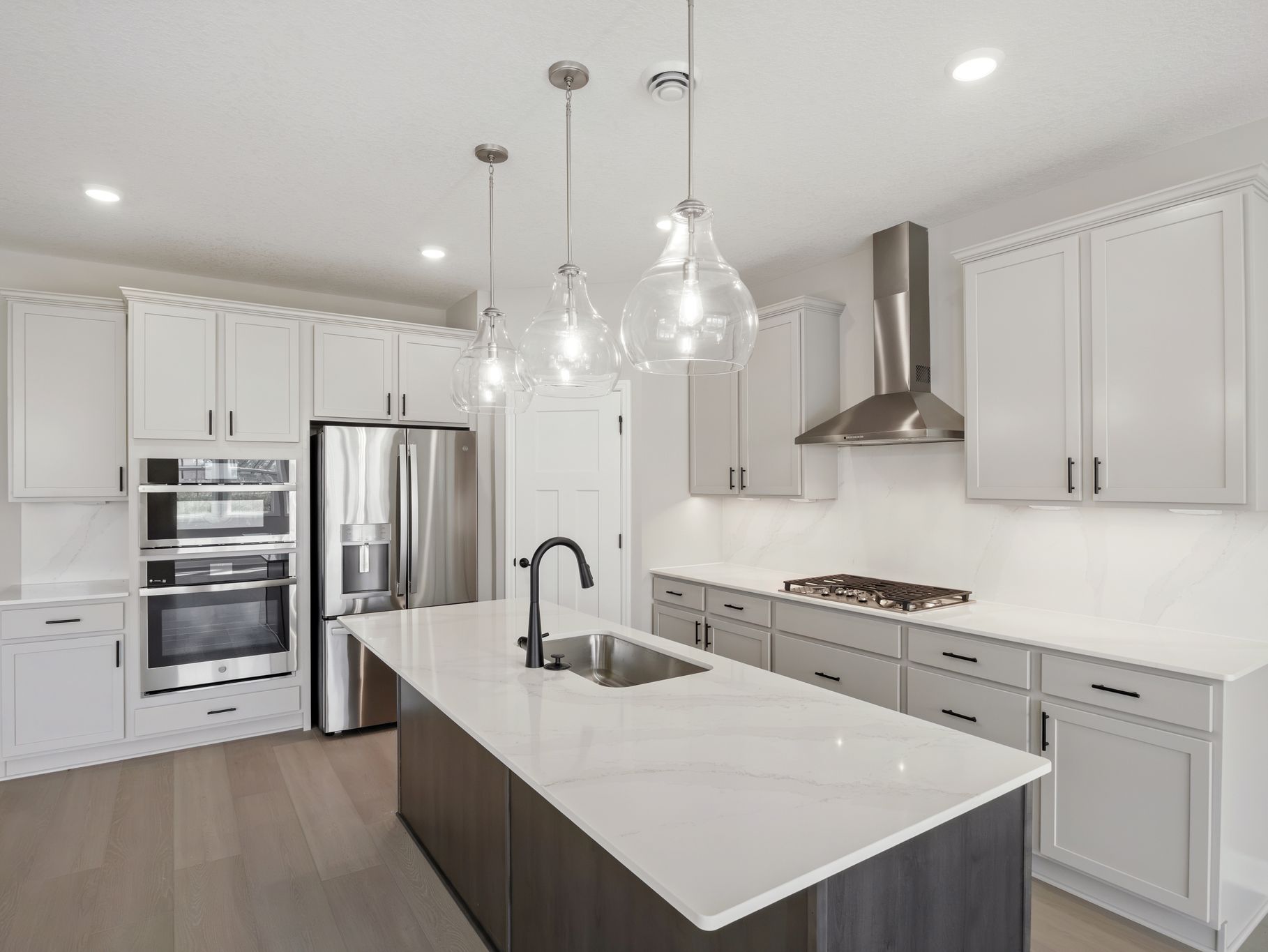 12 Westwind Salerno QMI H S3521 Kitchen 1of2 F1