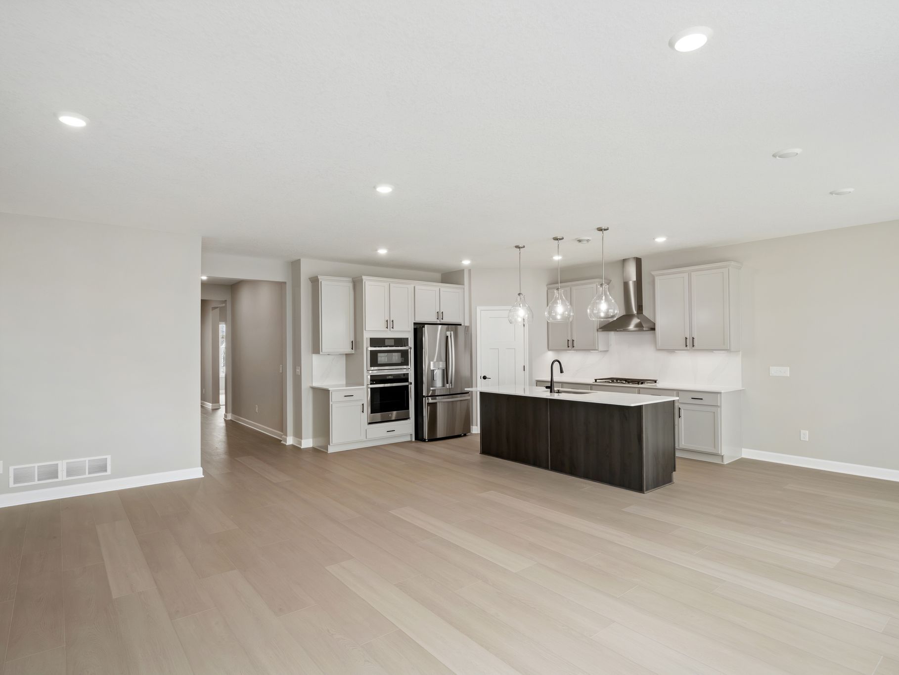 10 Westwind Salerno QMI H S3521 Great Room 1of2 F1