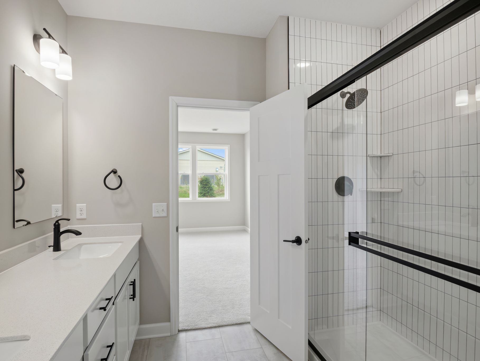 16 Westwind Salerno QMI H S3521 Owners Bathroom 2of2 F1