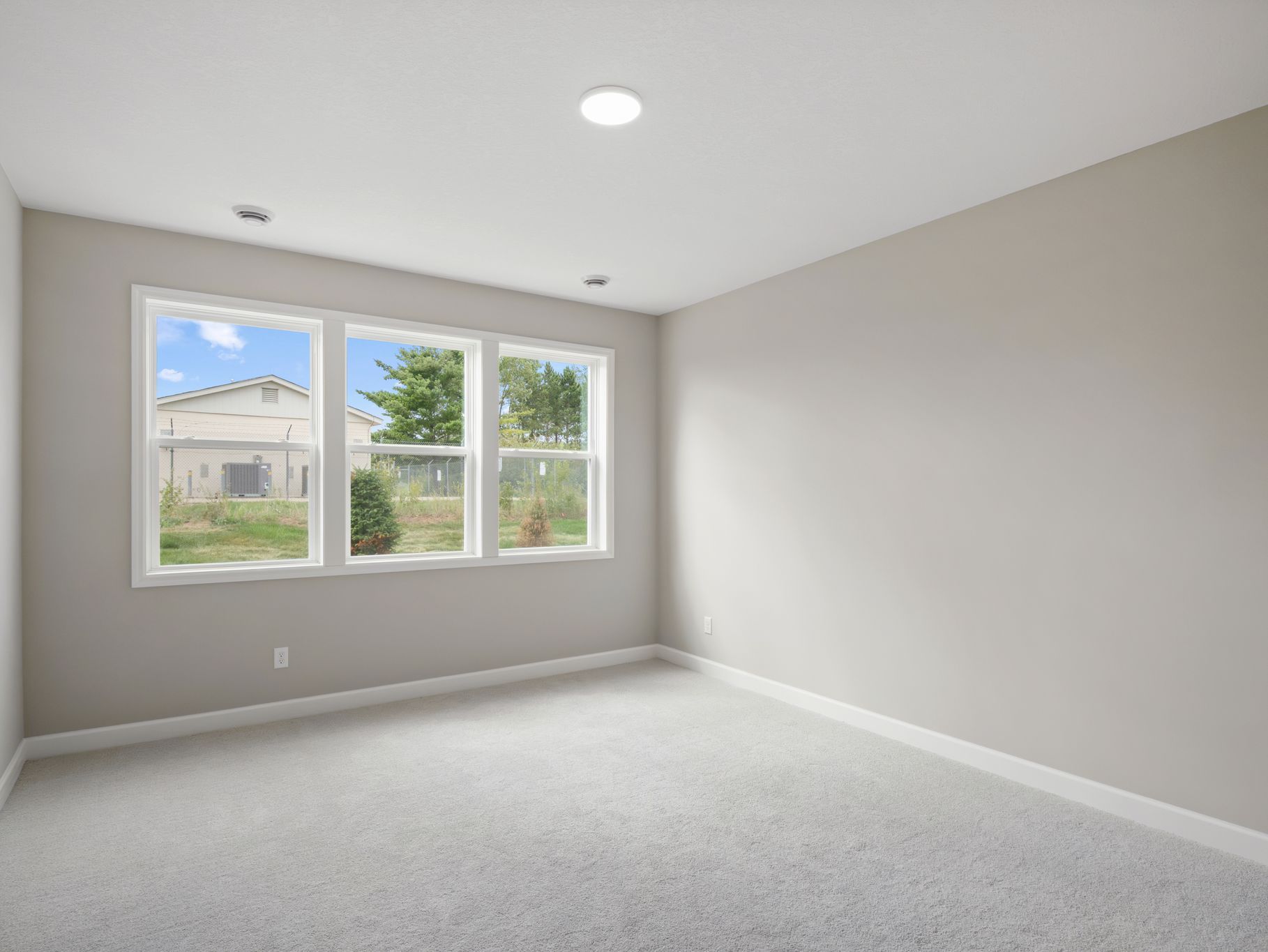 17 Westwind Salerno QMI H S3521 Owners Bedroom F1