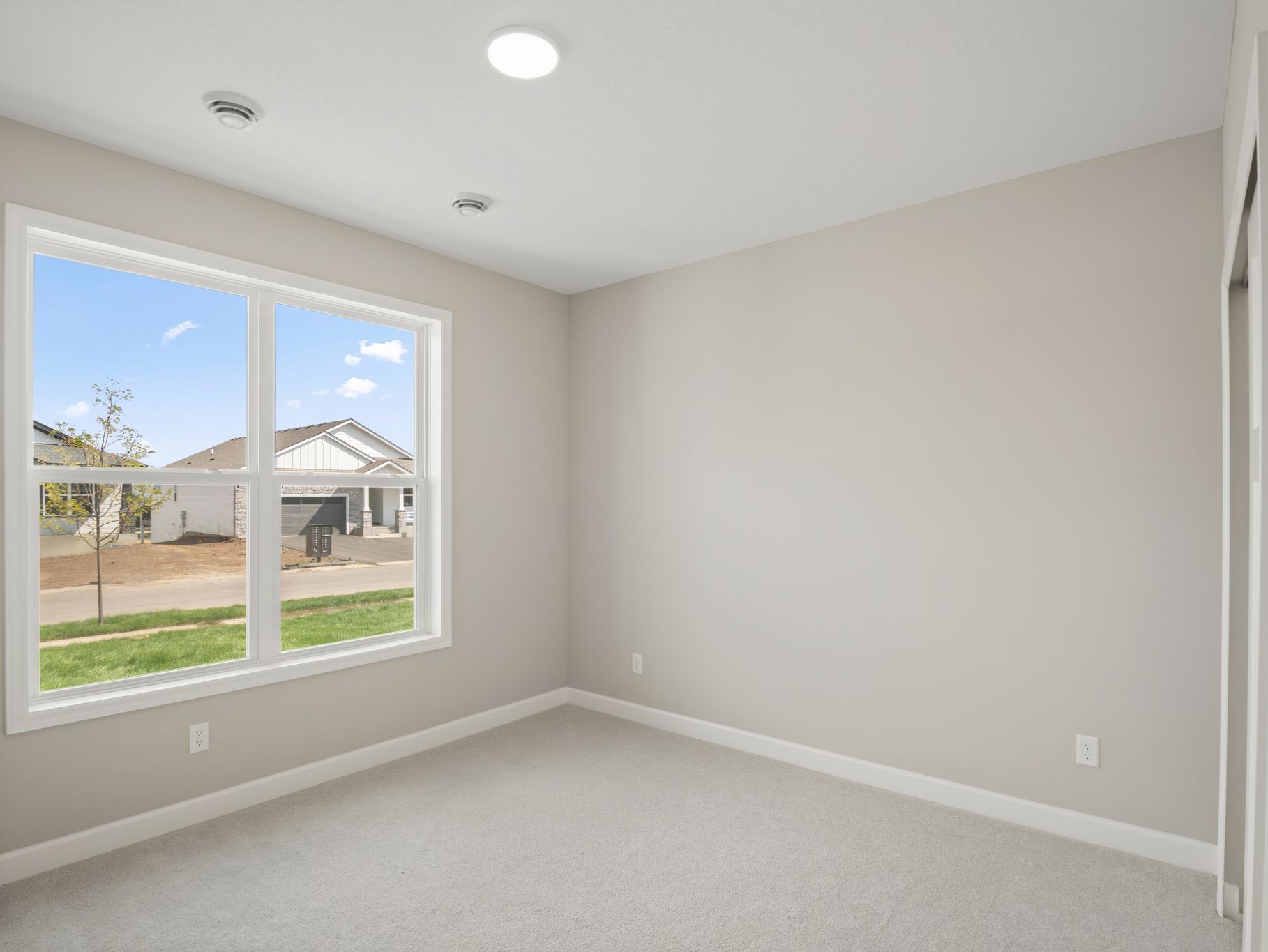 4 Westwind Salerno QMI H S3521 Bedroom 1of3 F1