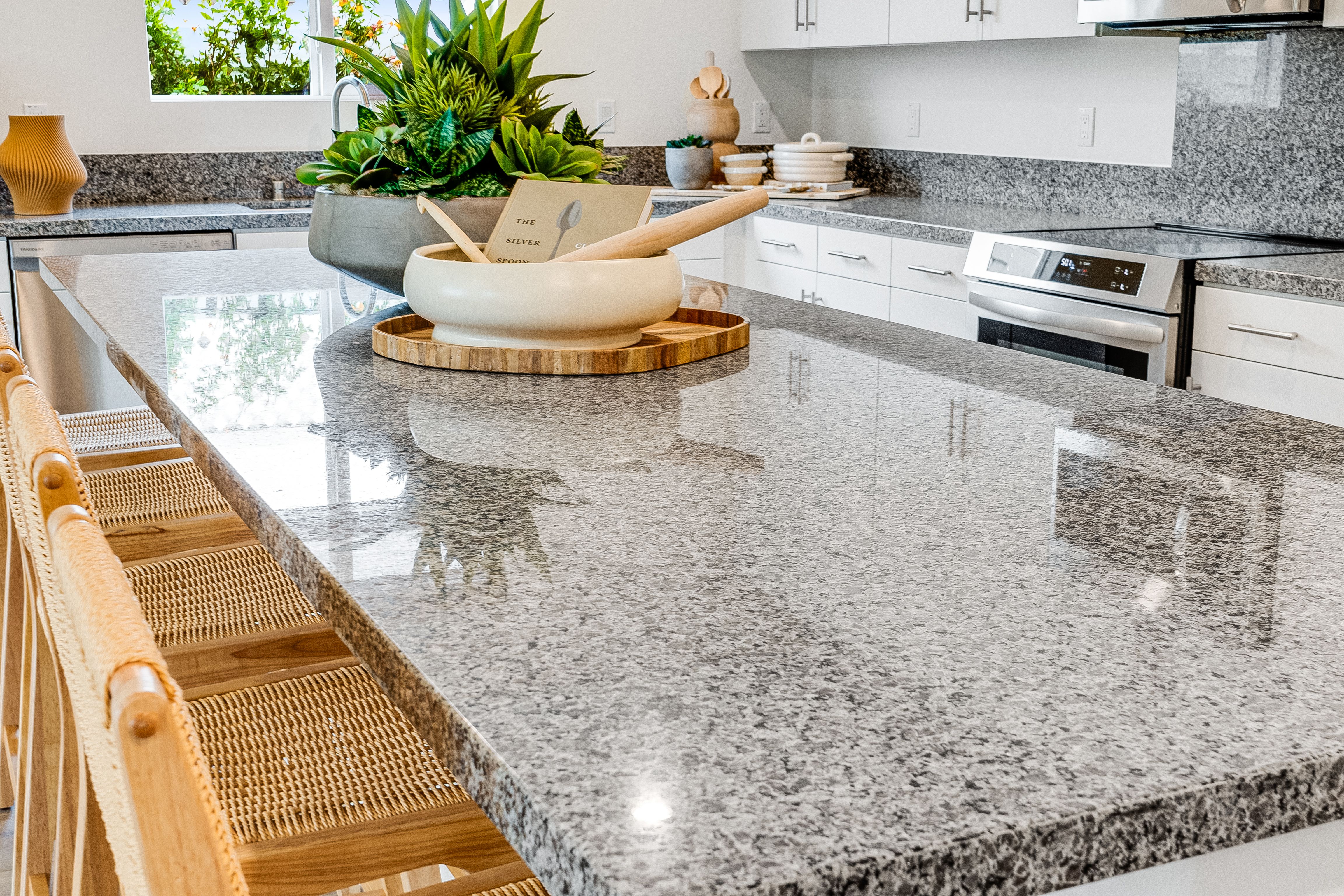 Silverstone Green Valley Ranch Res2 EI Granite Countertop 1of2 F1