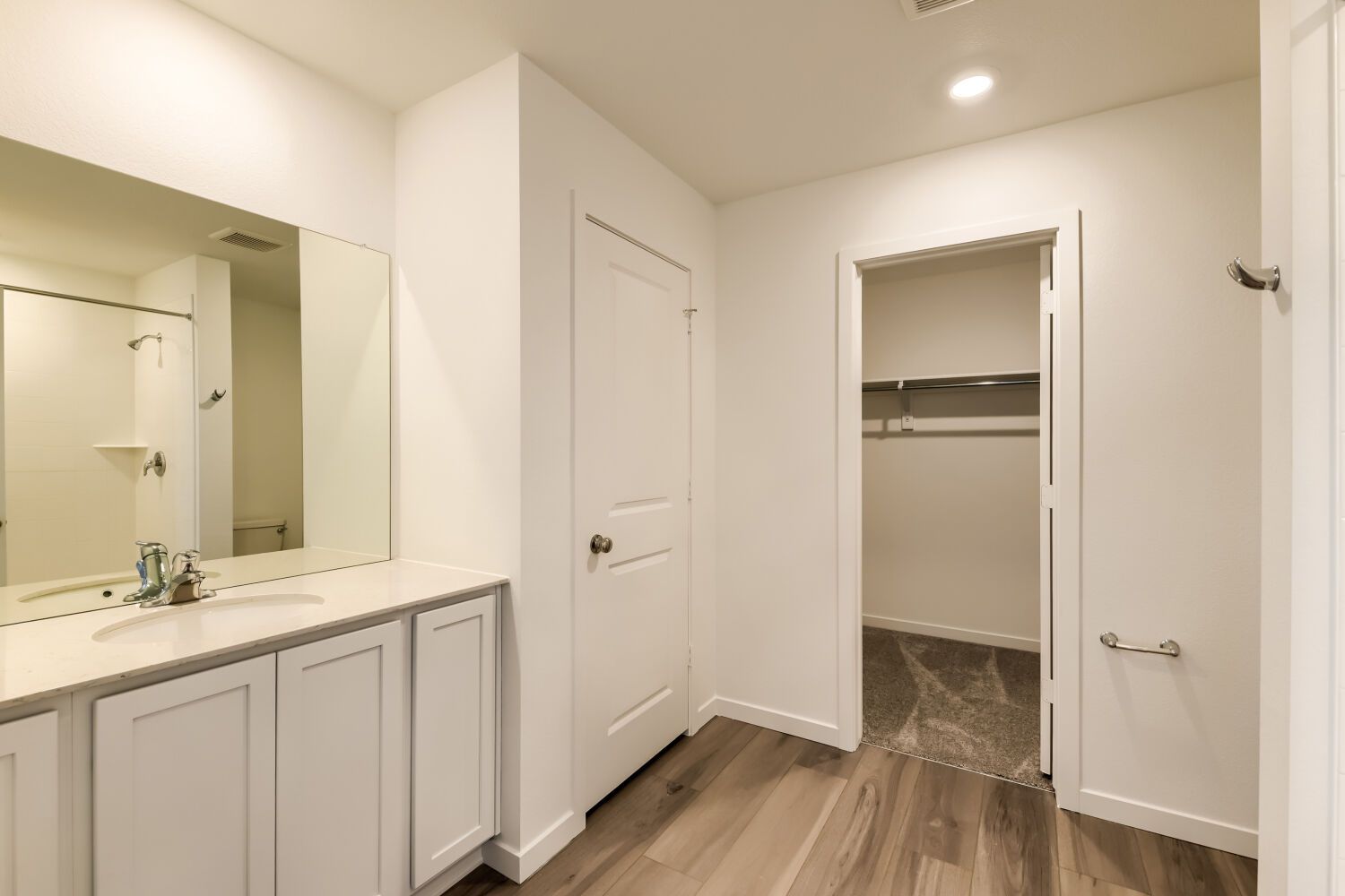 435 Wildflower Ct Owner's Suite Bathroom
