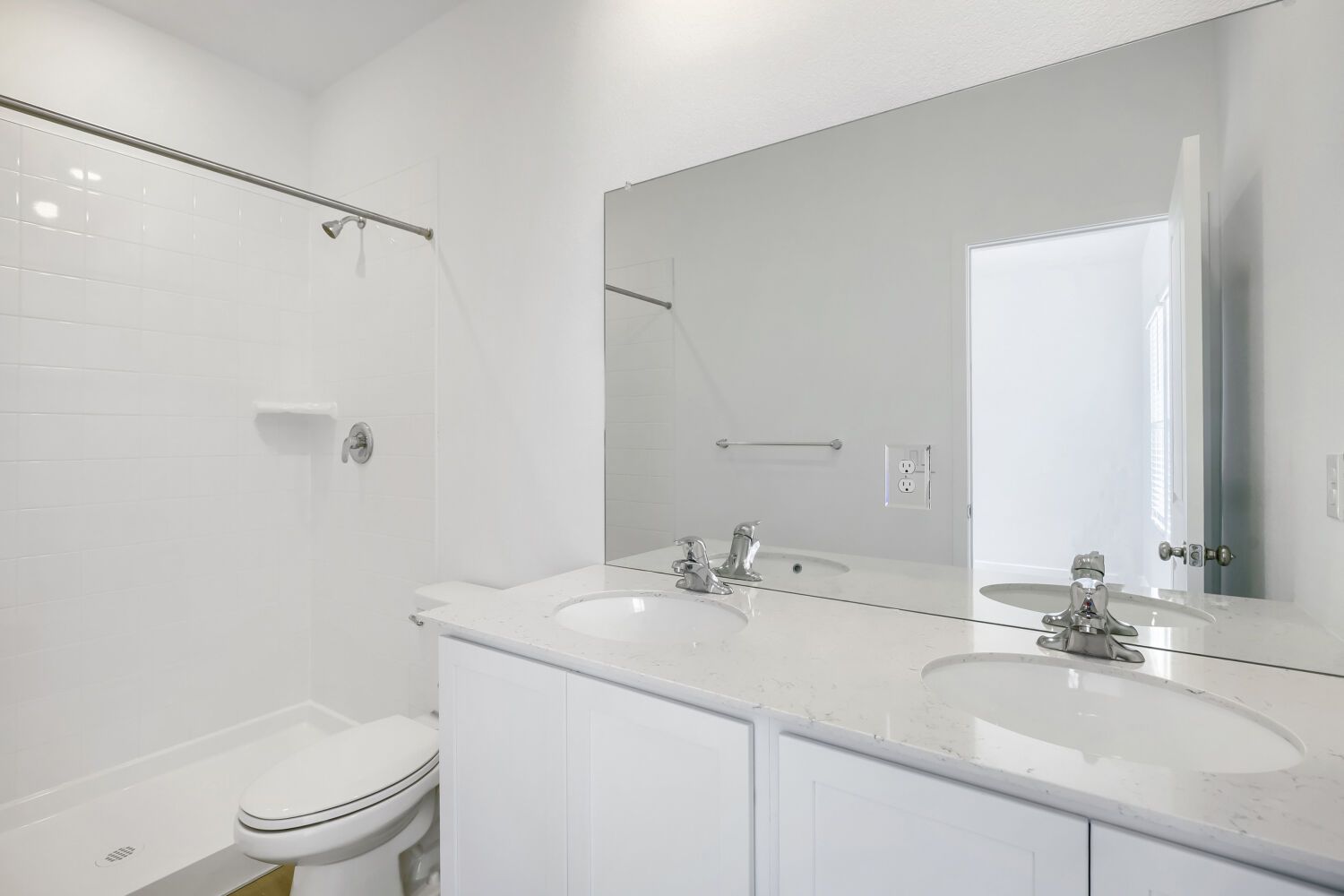 1773 Howling Dr Owner's Suite Bathroom