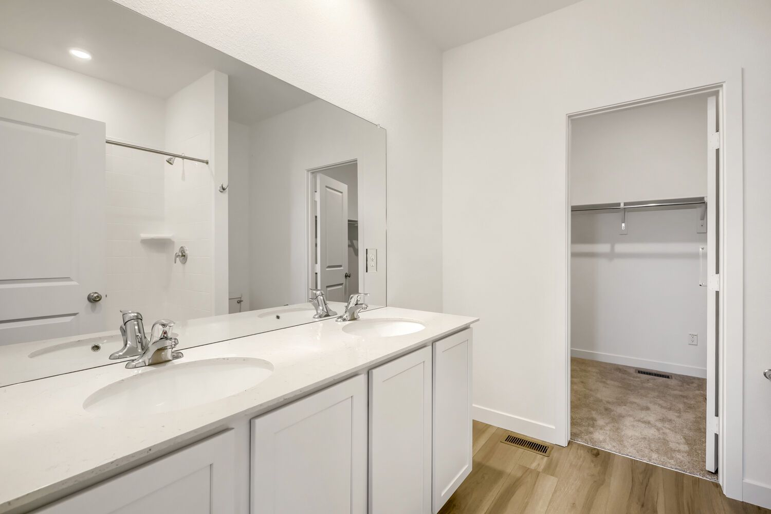 1756 Howling Dr Owner's Suite Bathroom