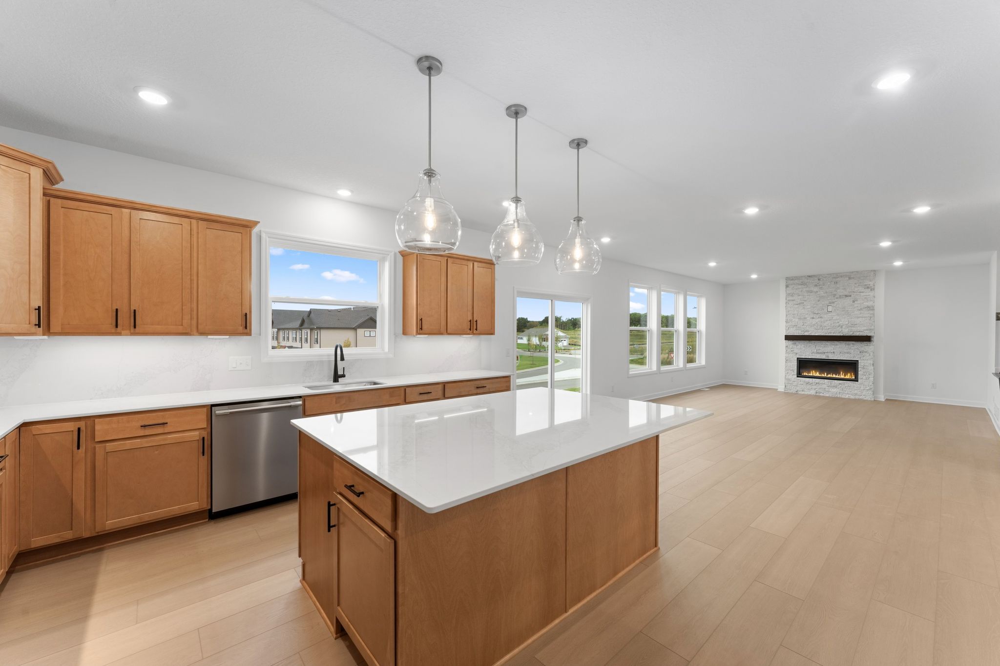 14 Westwind Washburn QMI H S1202 Kitchen 1of2 F1