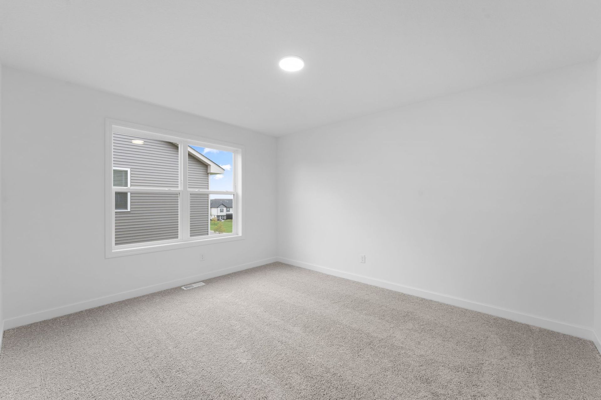 8 Westwind Washburn QMI H S1202 Bedroom 3of3 F2