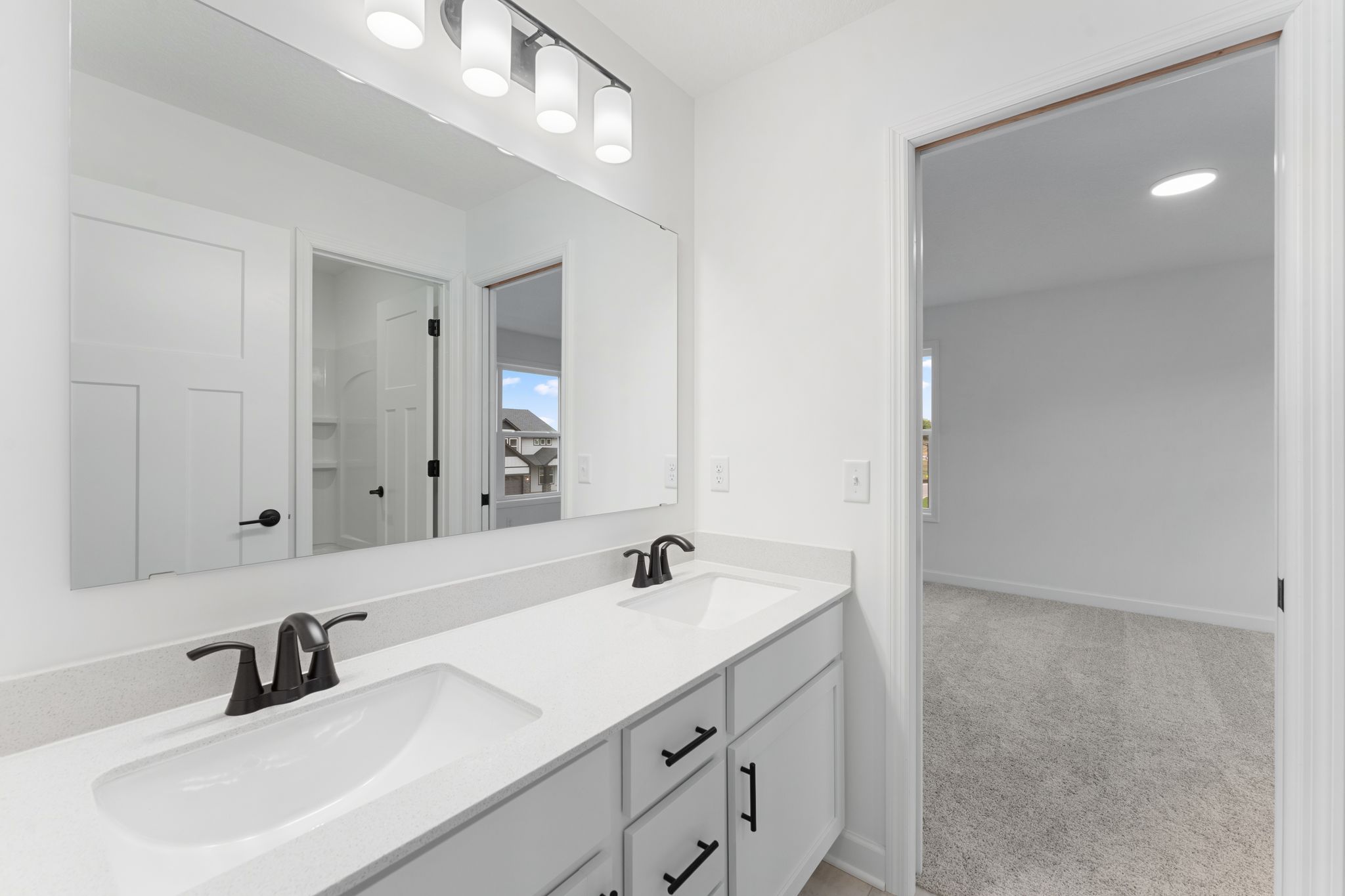 4 Westwind Washburn QMI H S1202 Bathroom 2of3 F2