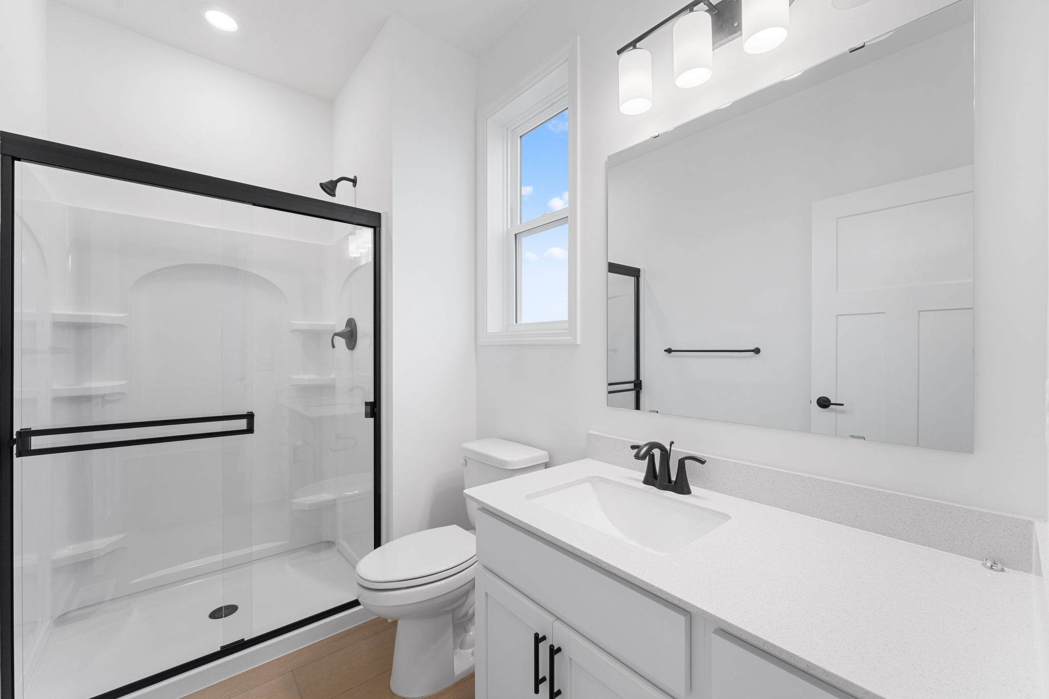 3 Westwind Washburn QMI H S1202 Bathroom 1of3 F1