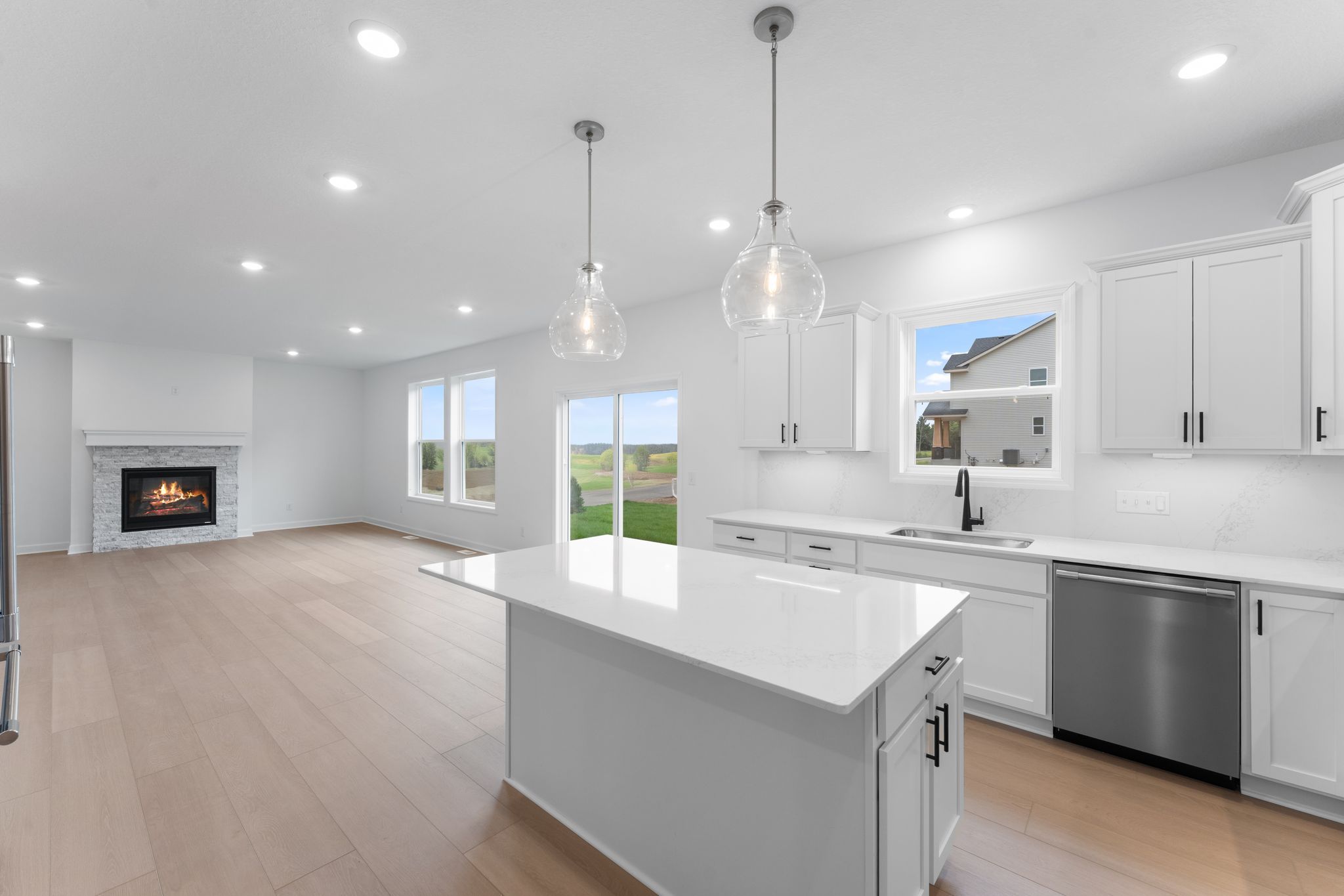 13 Westwind Lewis QMI H S1101 Kitchen 2of2 F1