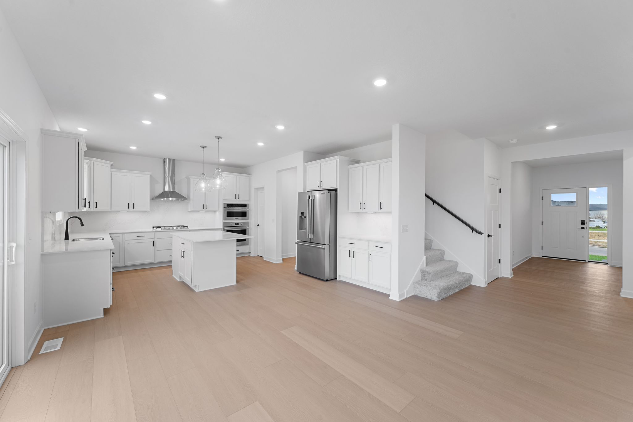 7 Westwind Lewis QMI H S1101 Dining Room 1of2 F1