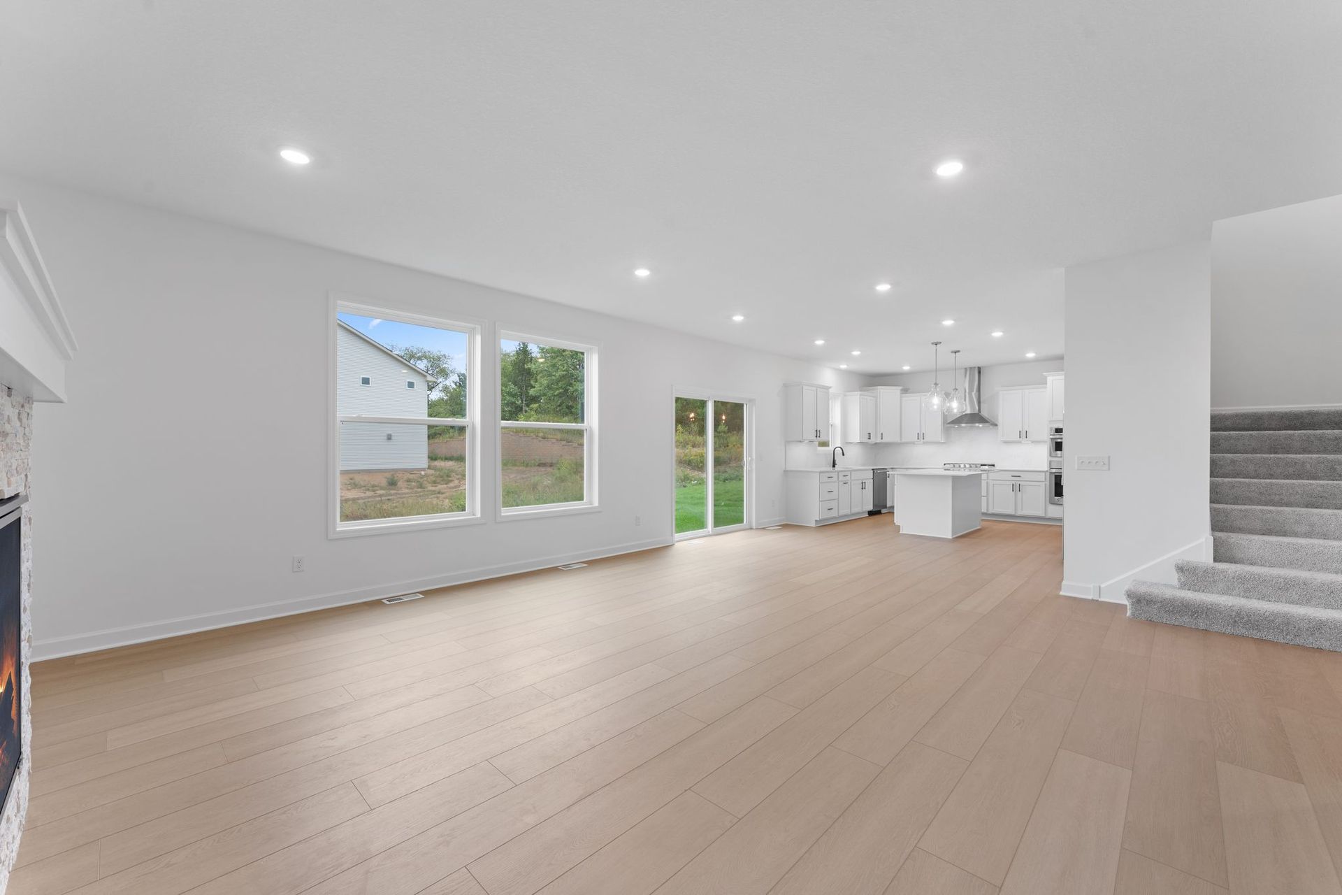 11 Westwind Lewis QMI H S1101 Great Room 2of2 F1