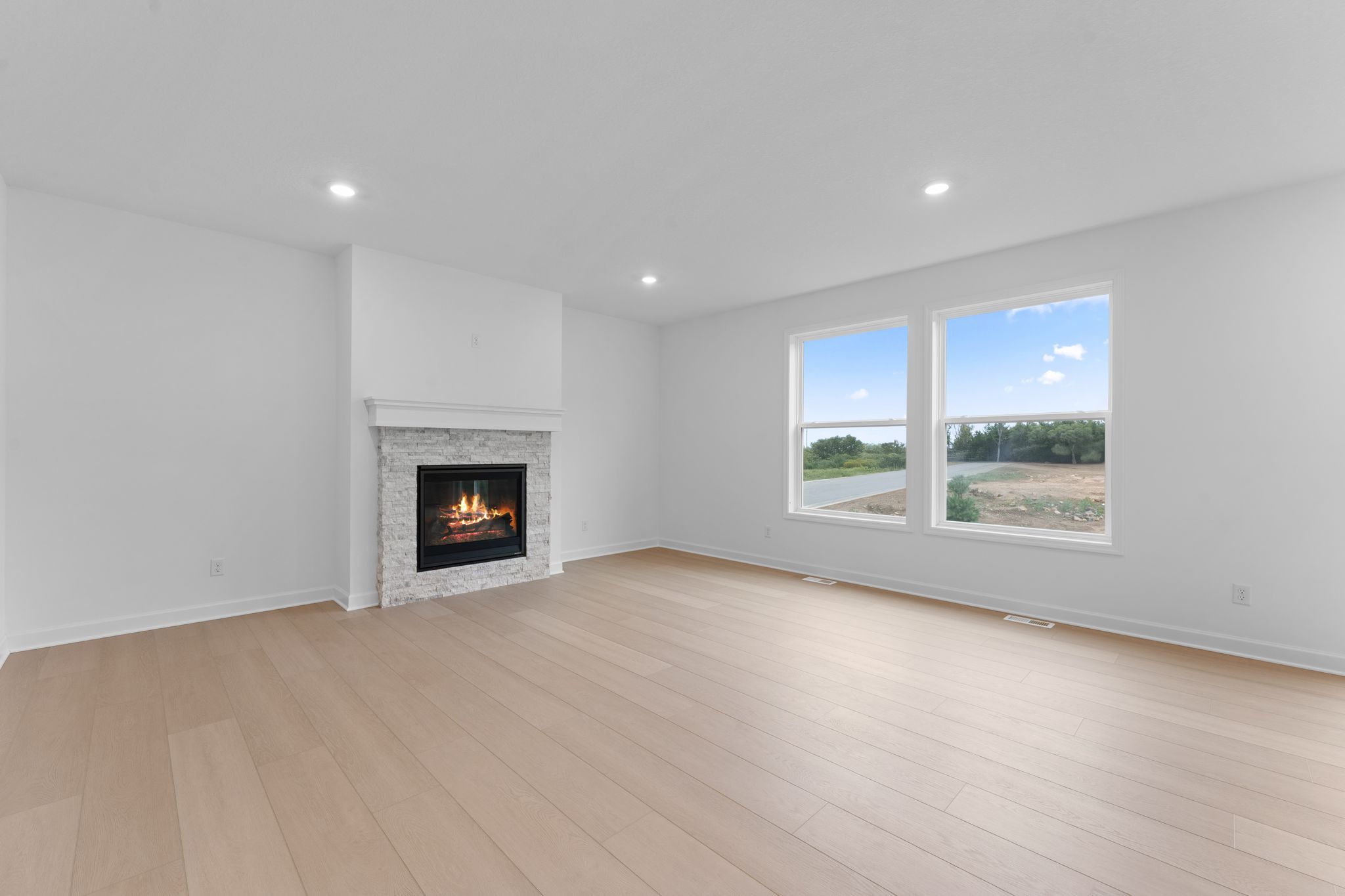 10 Westwind Lewis QMI H S1101 Great Room 1of2 F1