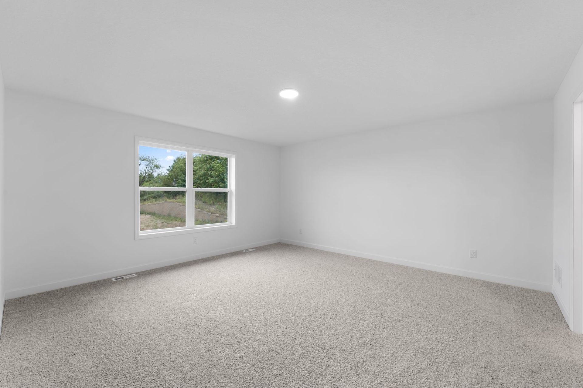 16 Westwind Lewis QMI H S1101 Owners Bedroom 1of2 F2