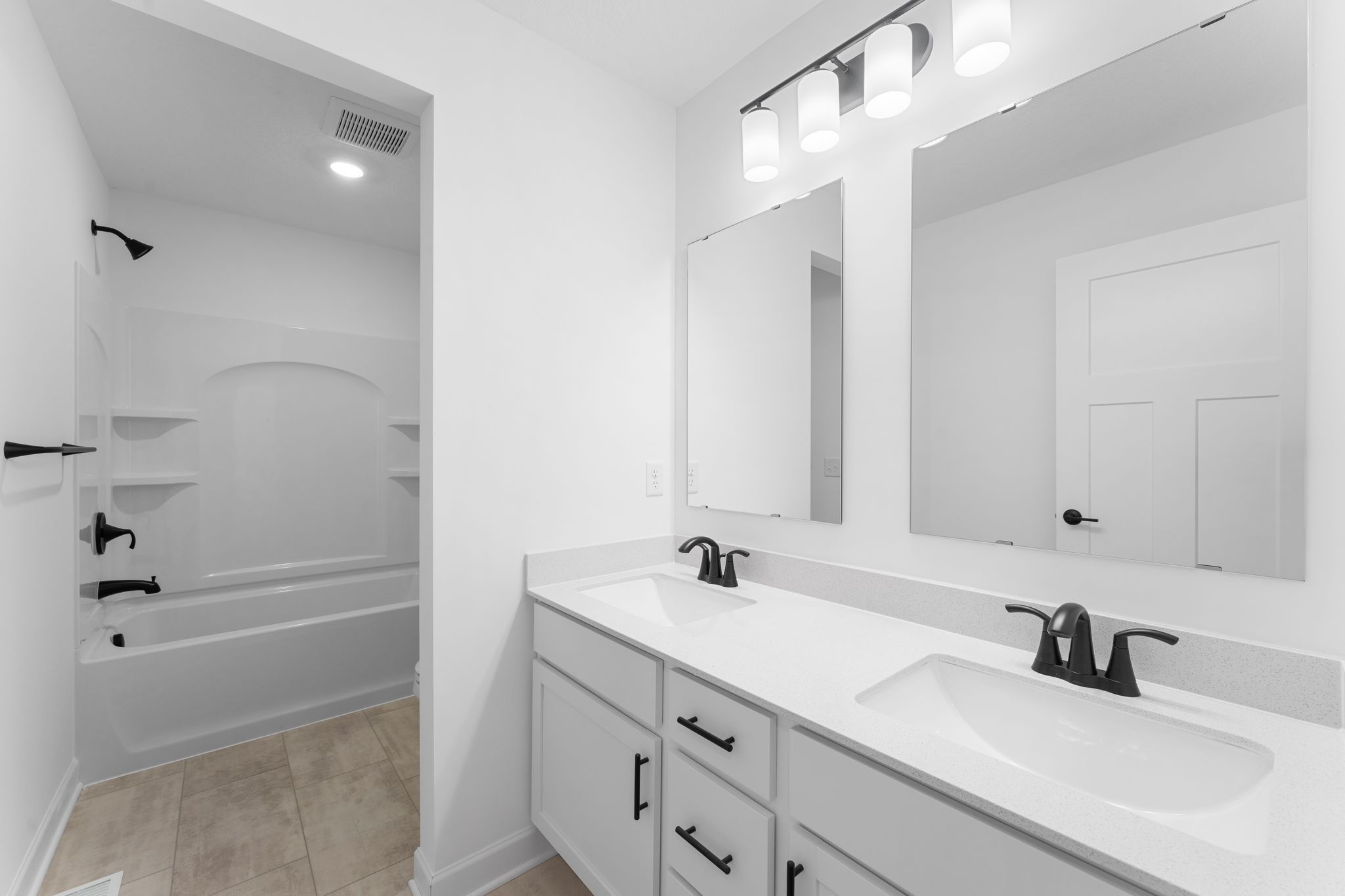 4 Westwind Lewis QMI H S1101 Bathroom 2of2 F2
