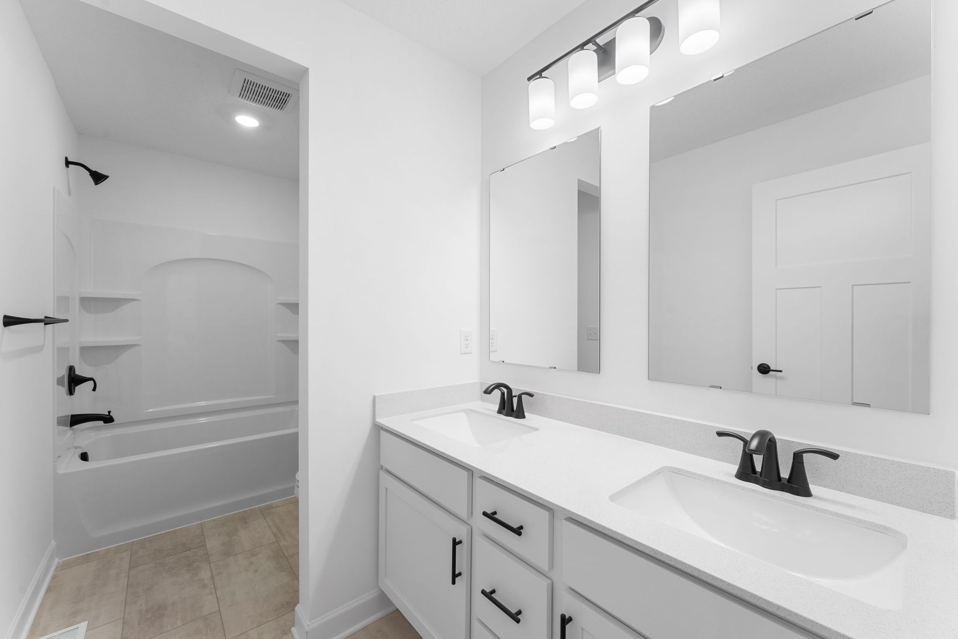 4 Westwind Lewis QMI H S1101 Bathroom 2of2 F2