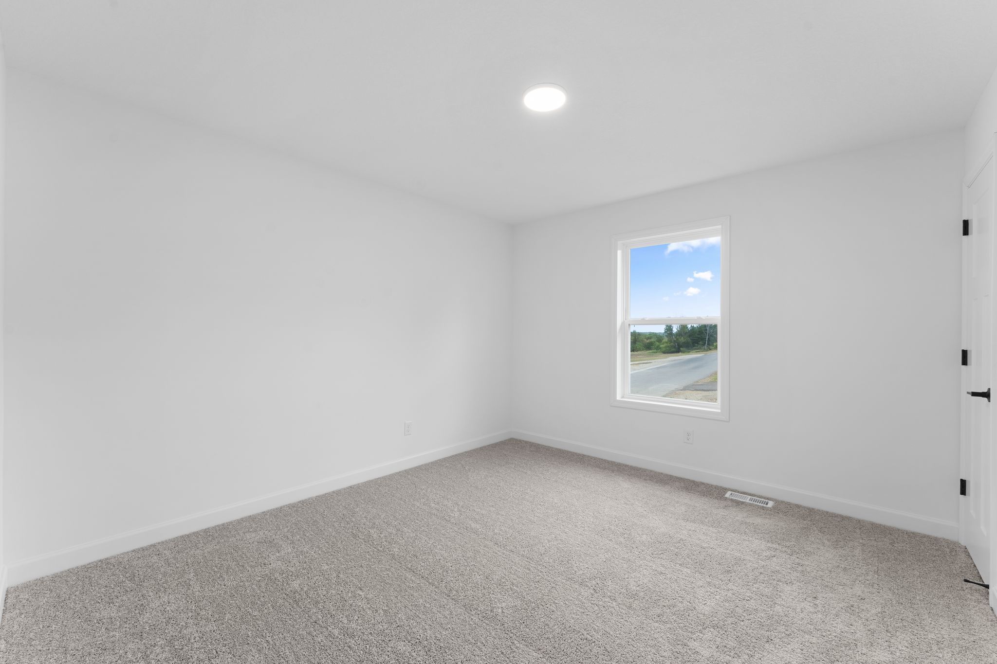 6 Westwind Lewis QMI H S1101 Bedroom 2of2 F2