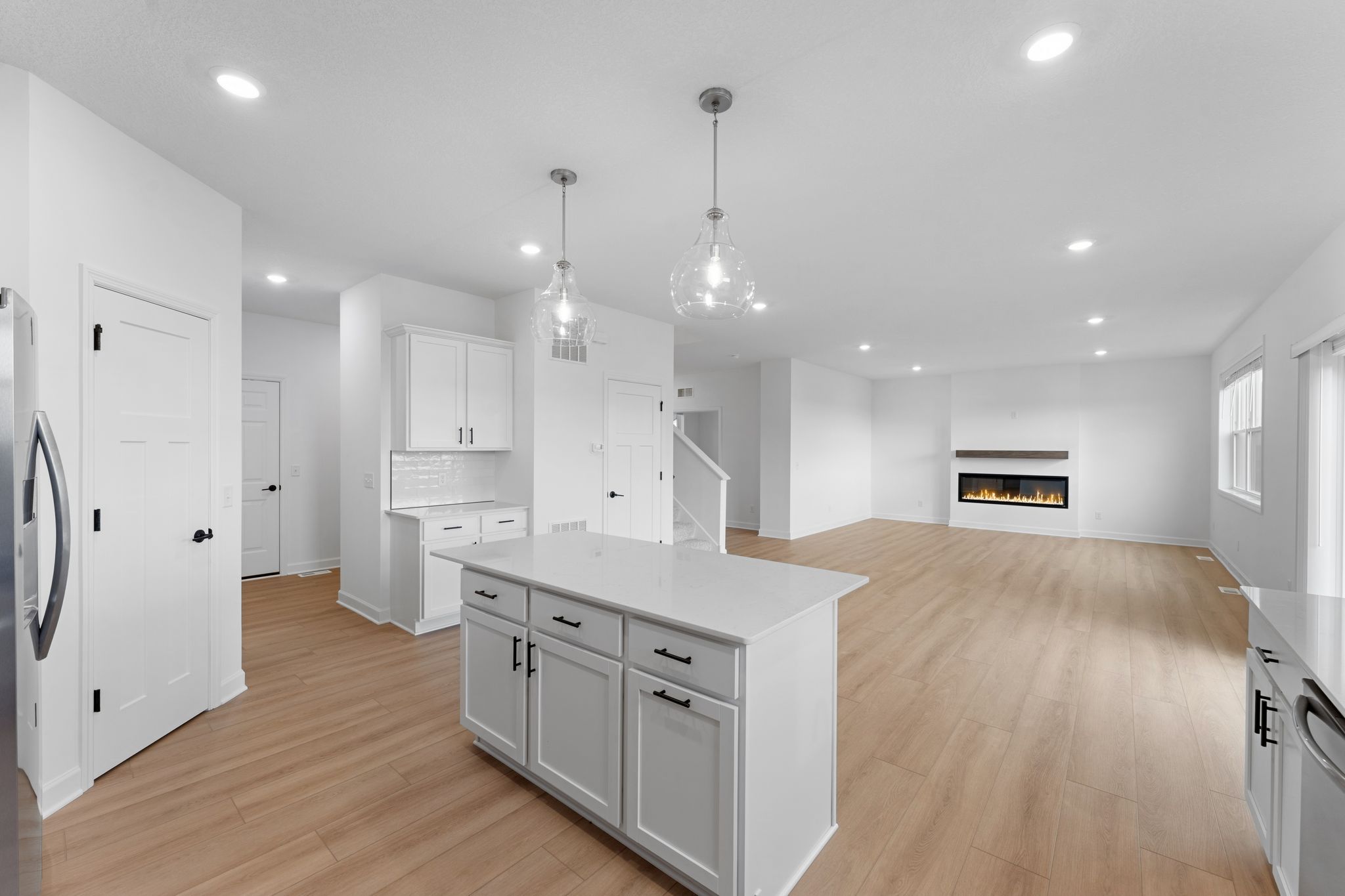 13 Westwind Bristol QMI H S2112 Kitchen 2of2 F1