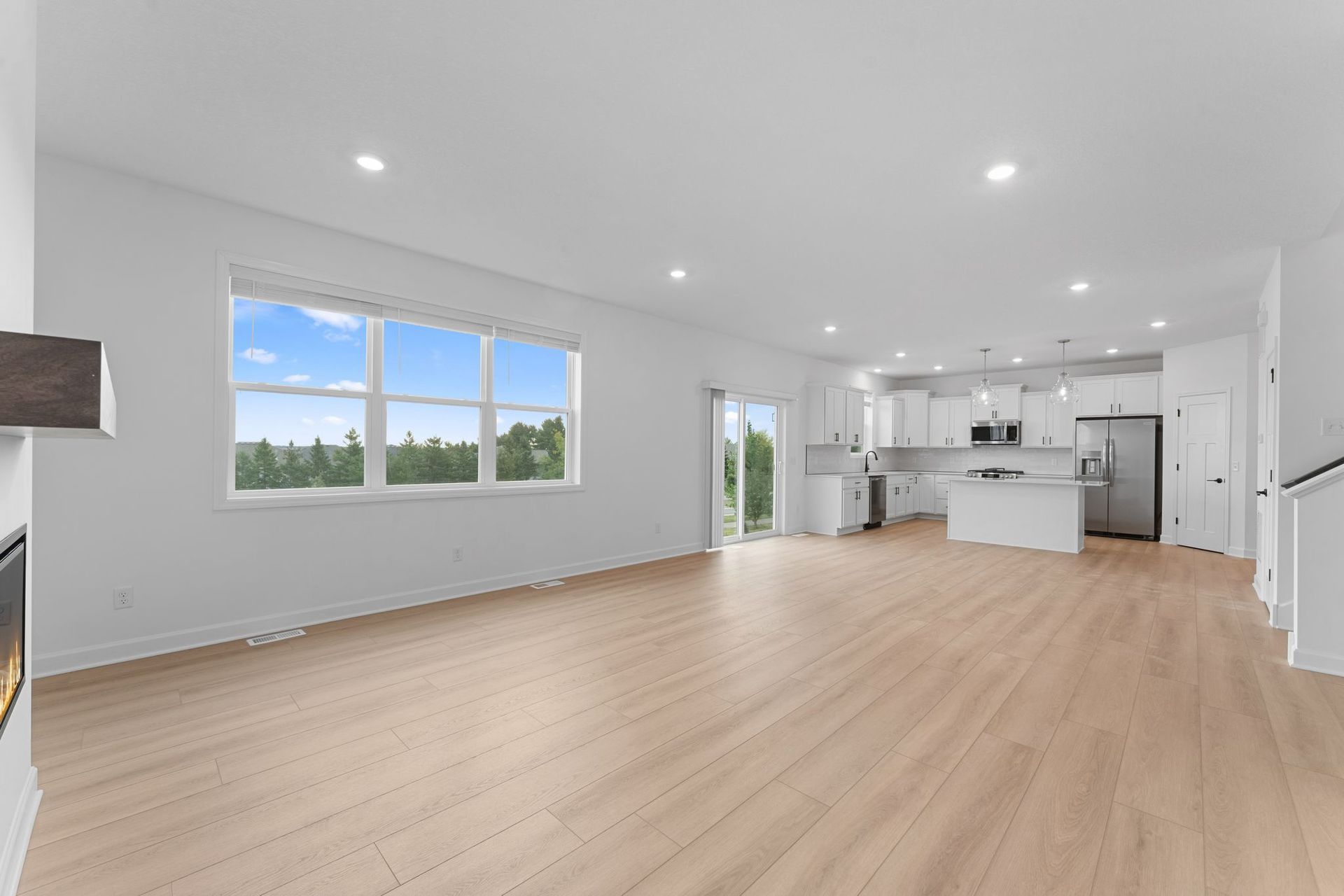 11 Westwind Bristol QMI H S2112 Great Room 2of2 F1