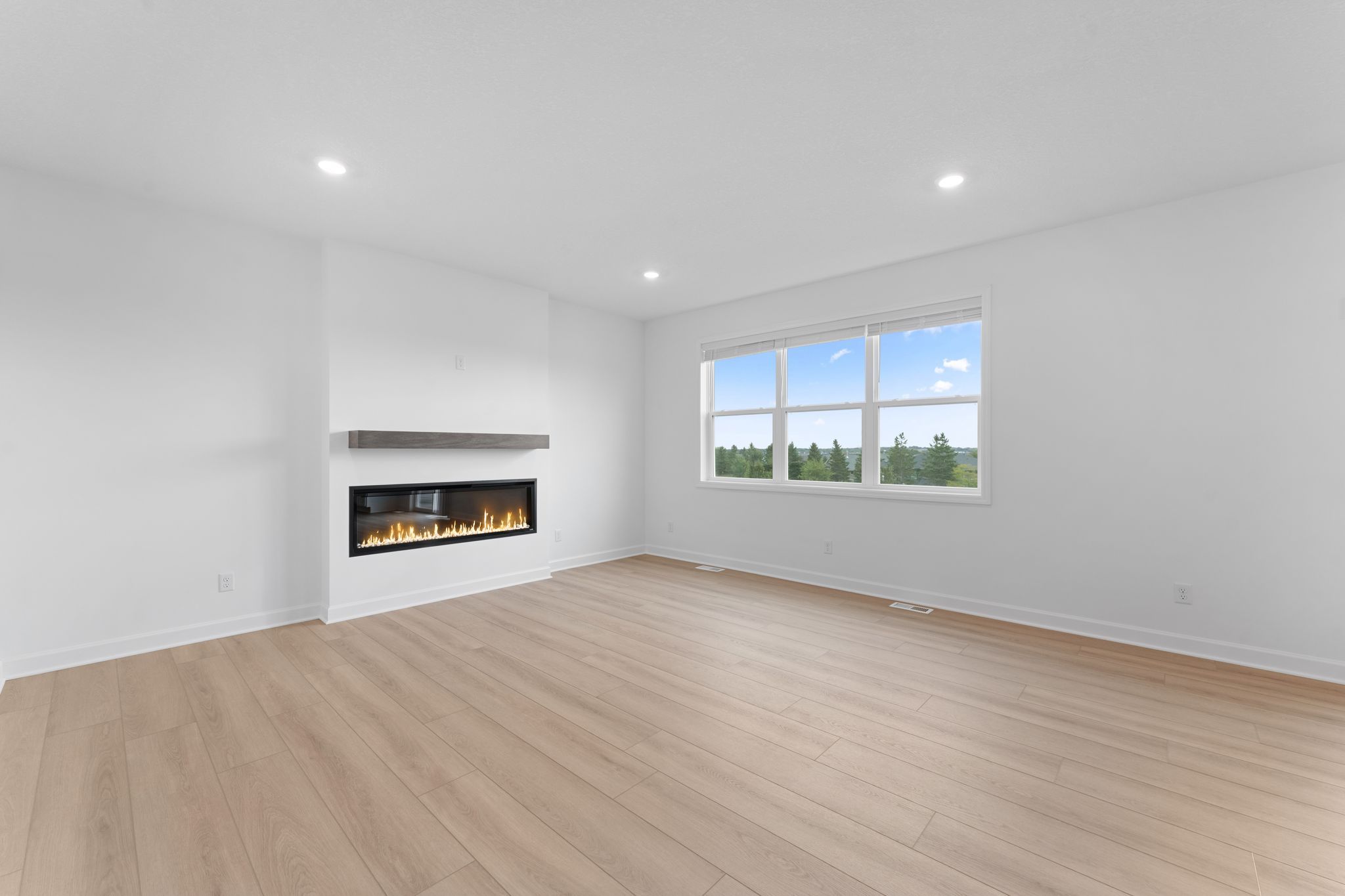10 Westwind Bristol QMI H S2112 Great Room 1of2 F1