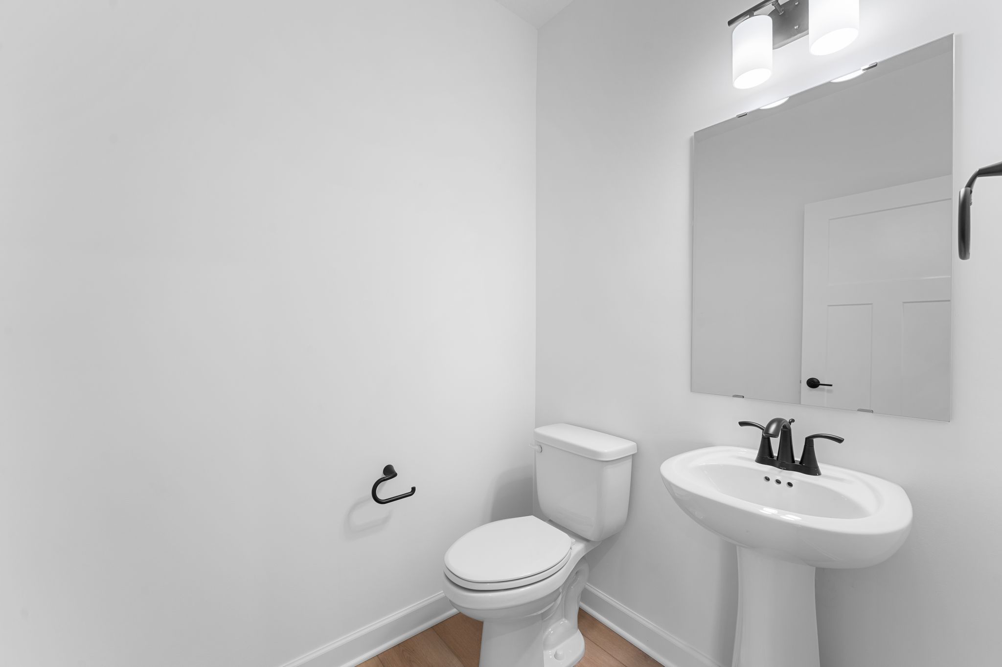 18 Westwind Bristol QMI H S2112 Powder Room F1