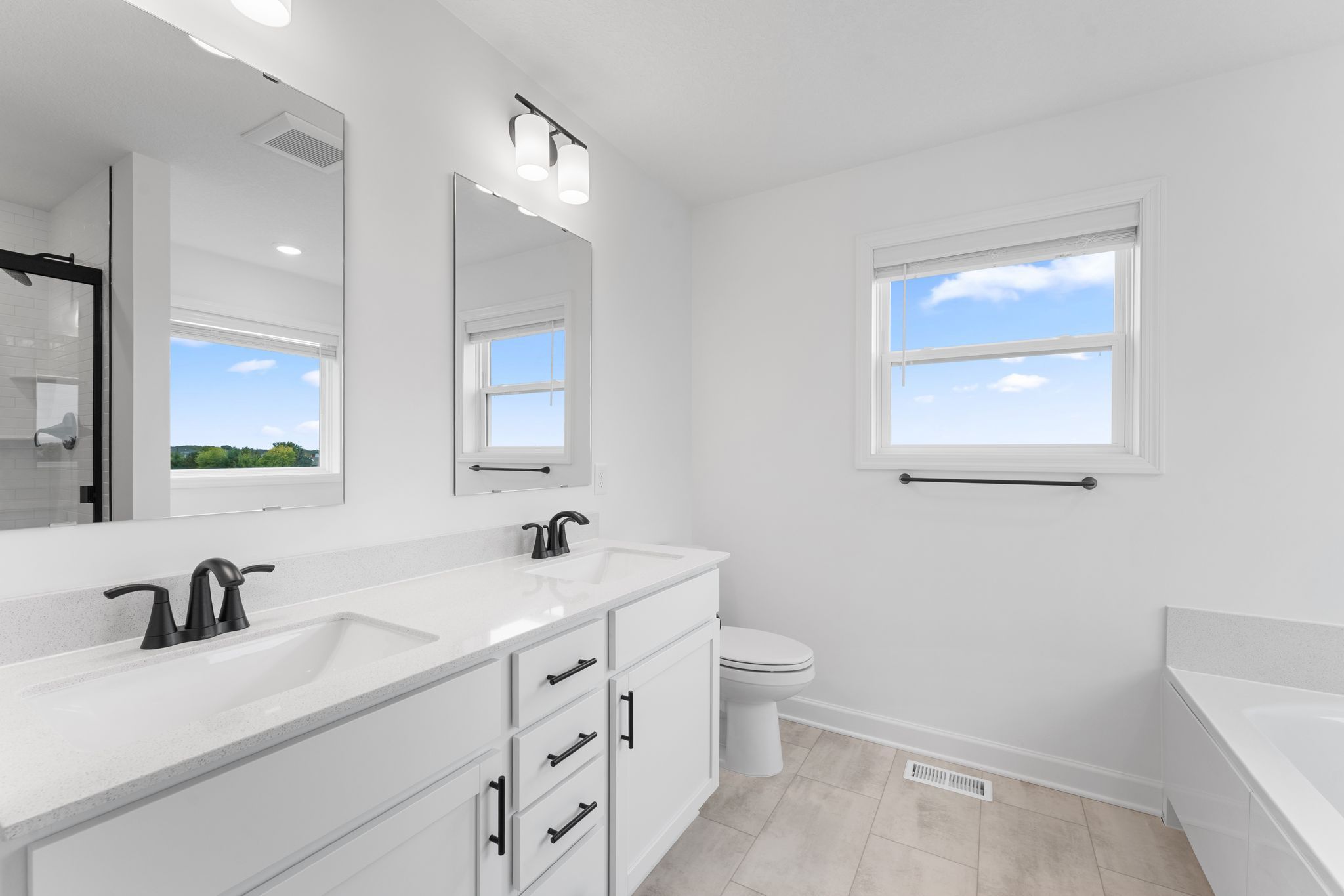15 Westwind Bristol QMI H S2112 Owners Bathroom F2