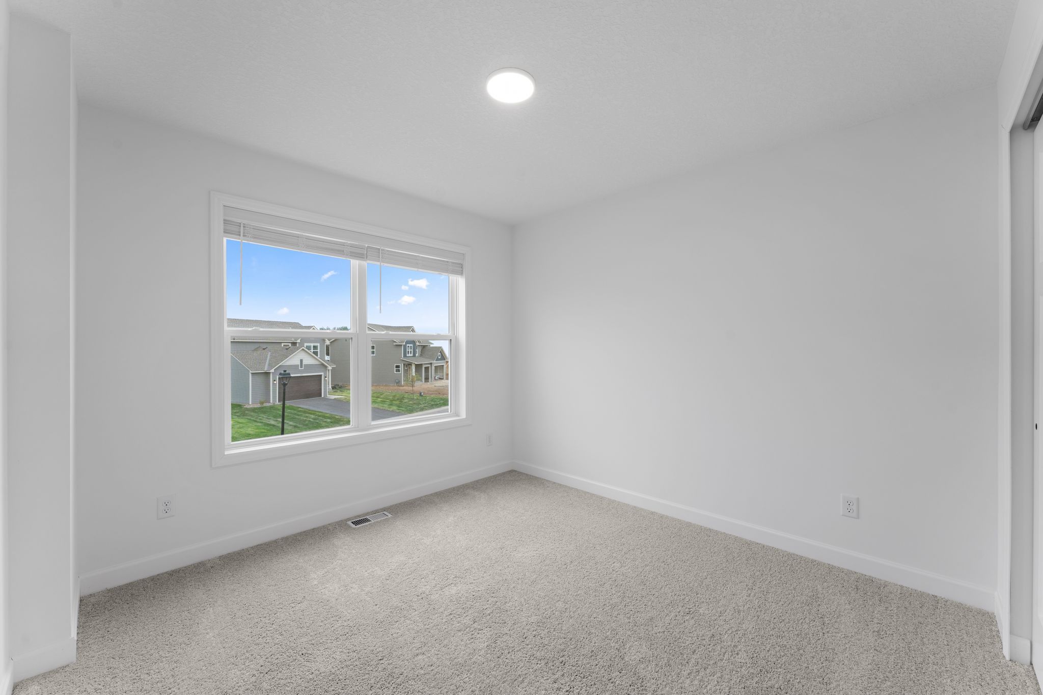4 Westwind Bristol QMI H S2112 Bedroom 1of3 F2