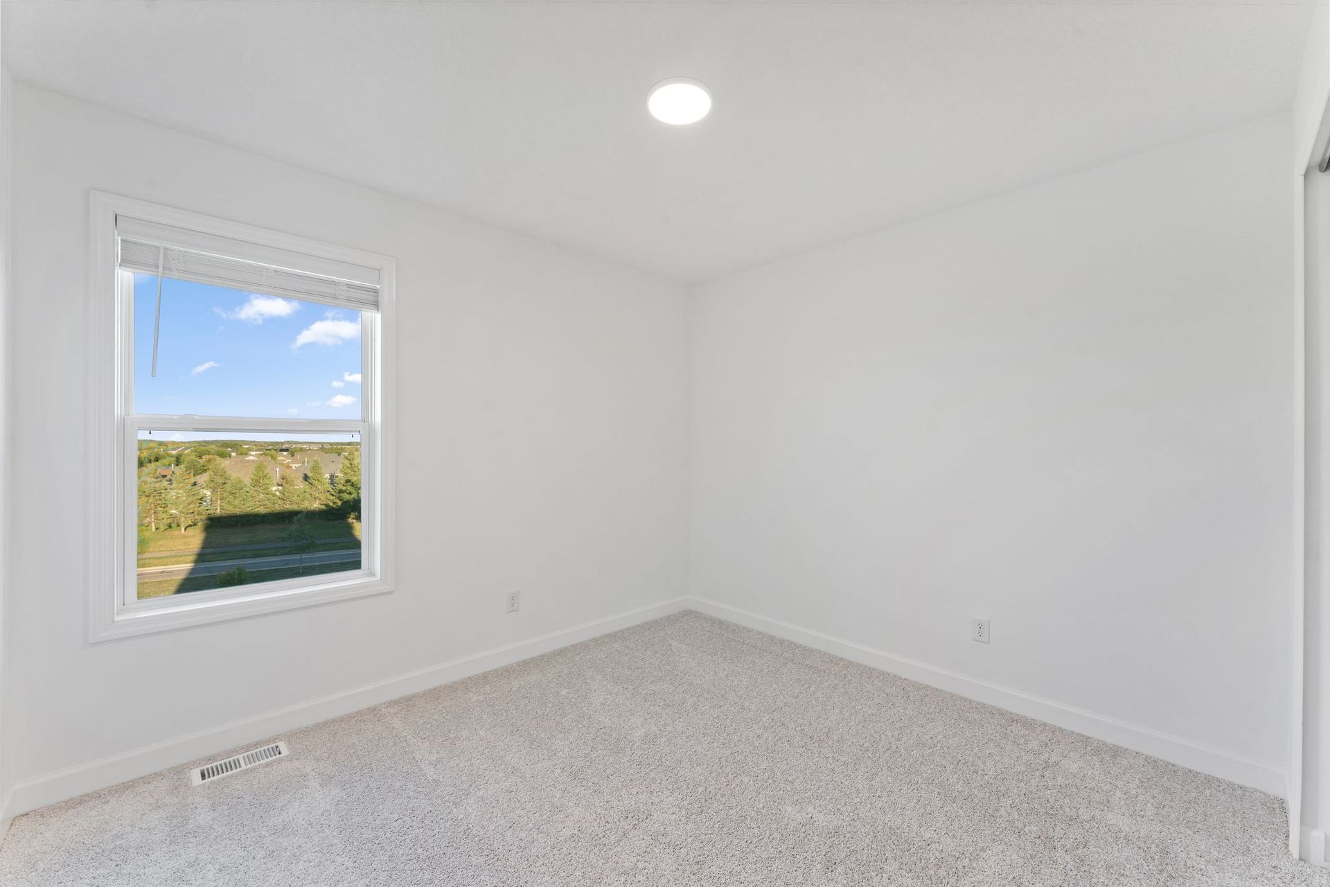 6 Westwind Bristol QMI H S2112 Bedroom 3of3 F2