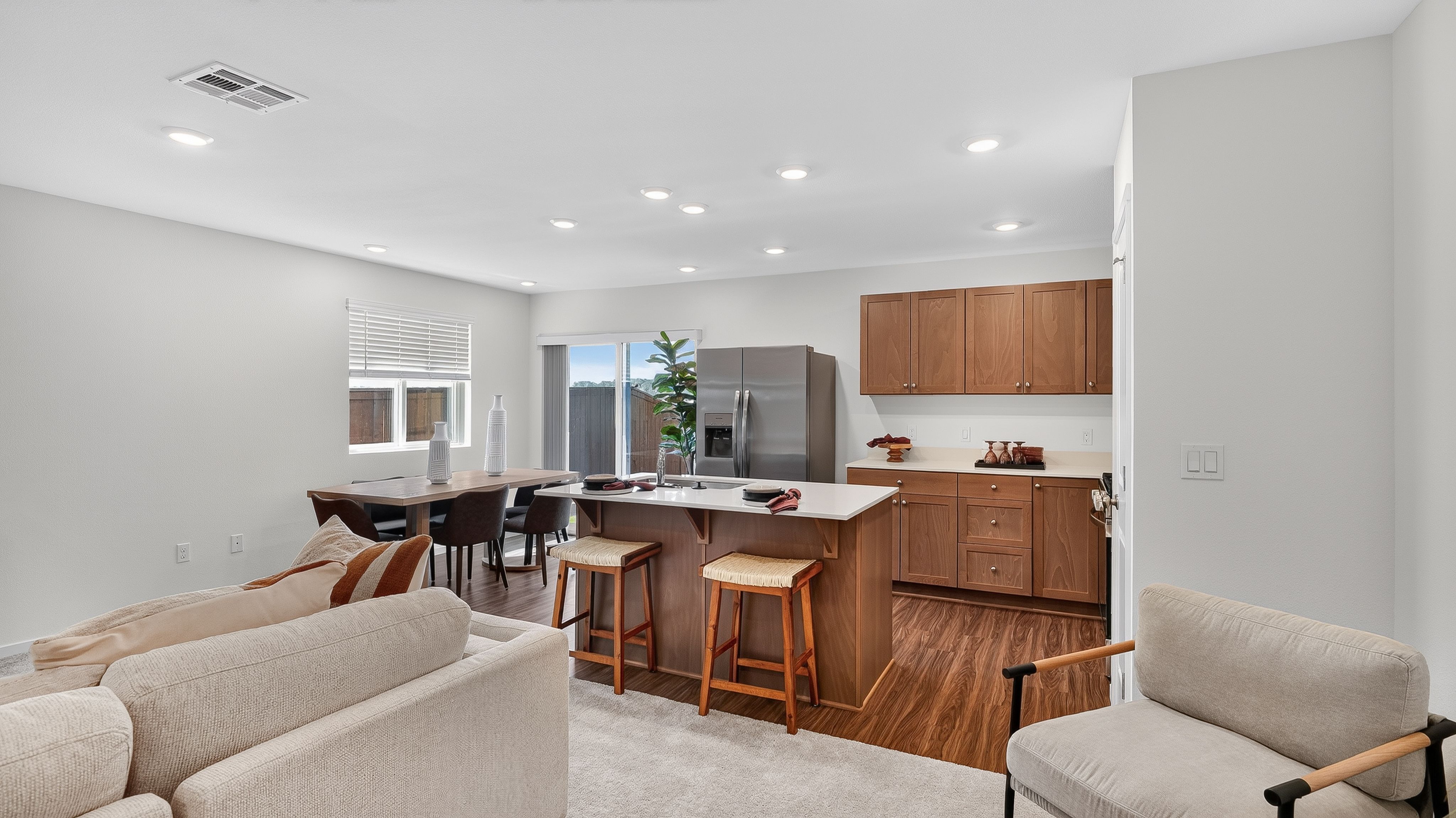 Curry Meadows Helena 12