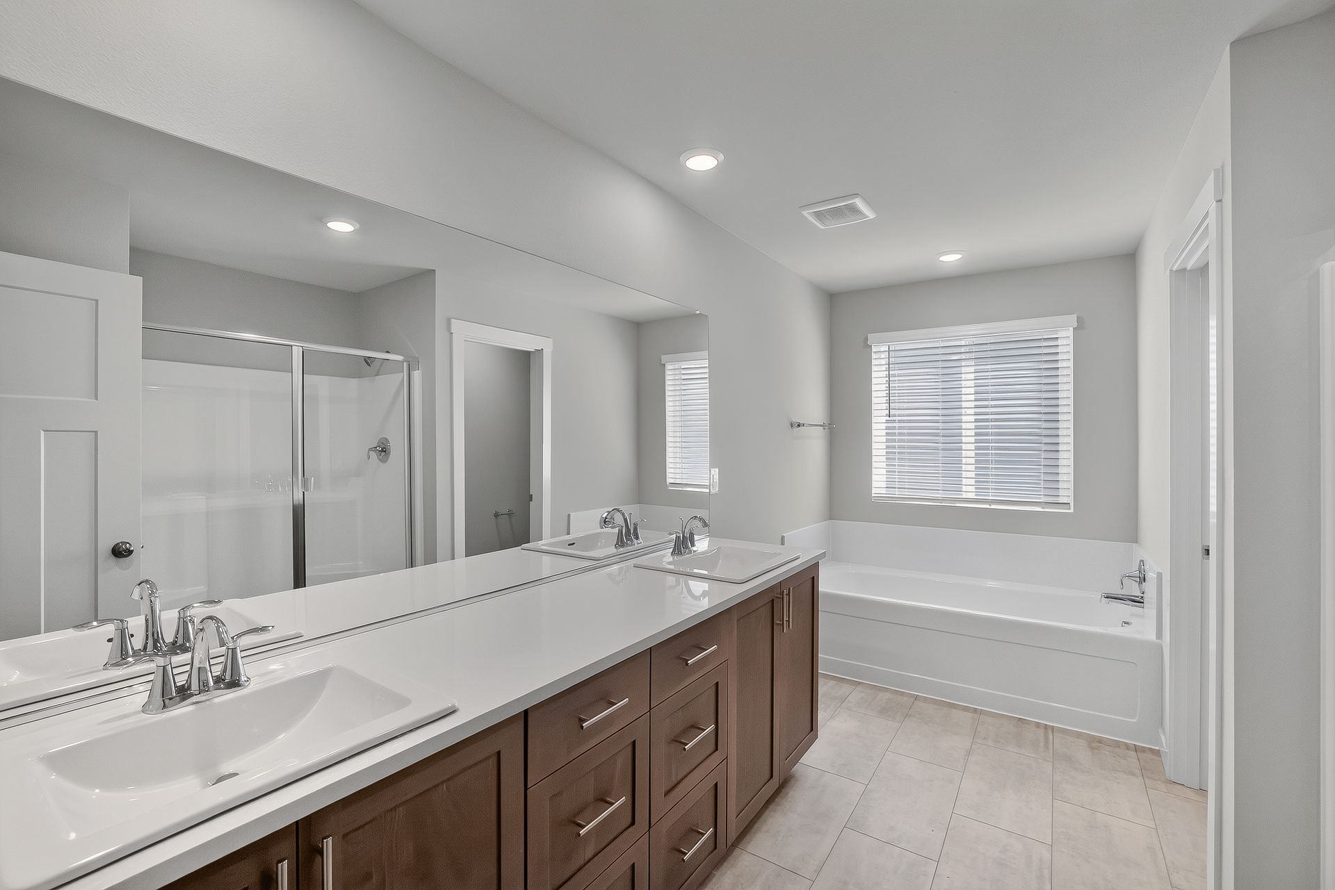 Heartwood Jasmine 28